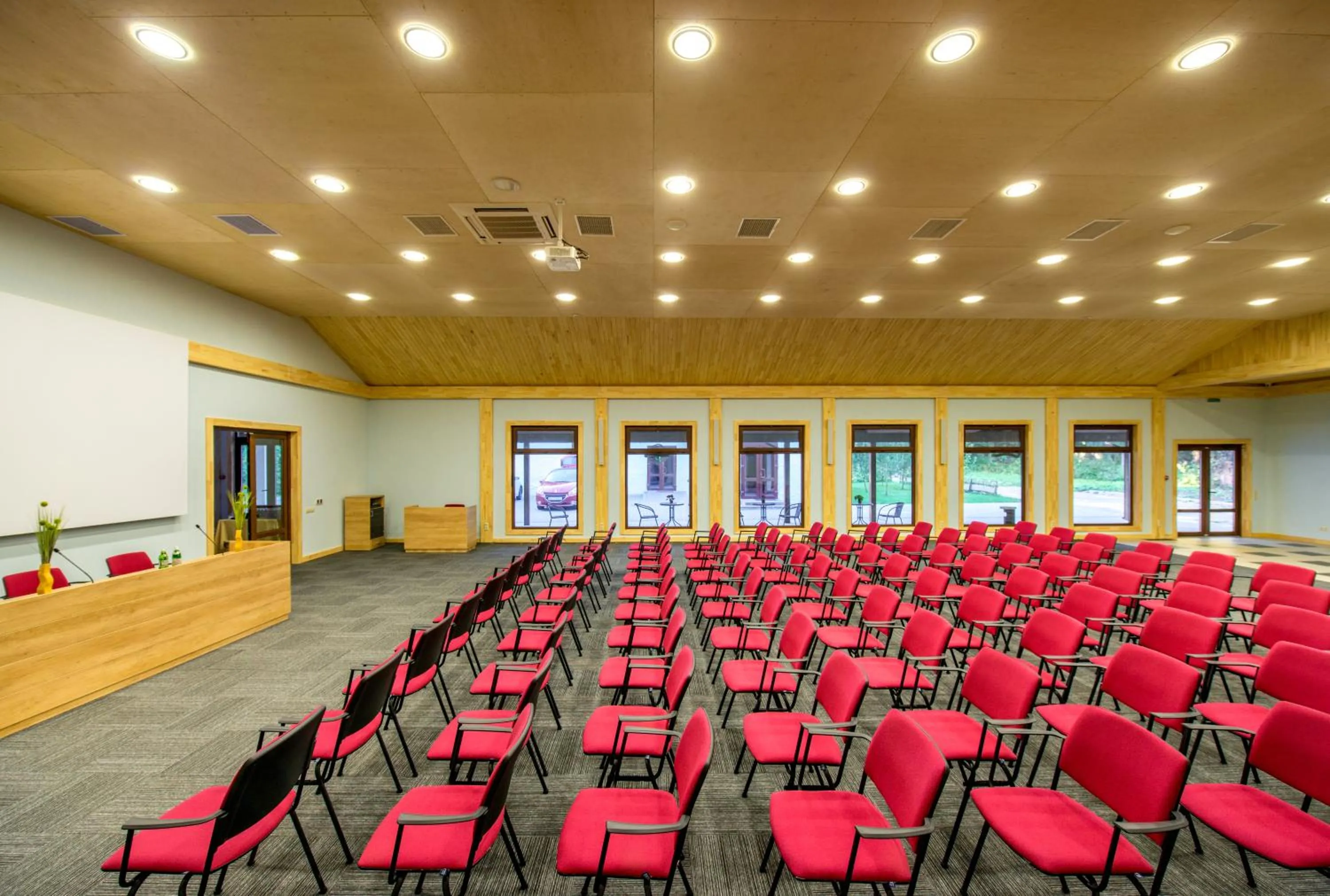 Business facilities in Drevny Grad Park-hotel