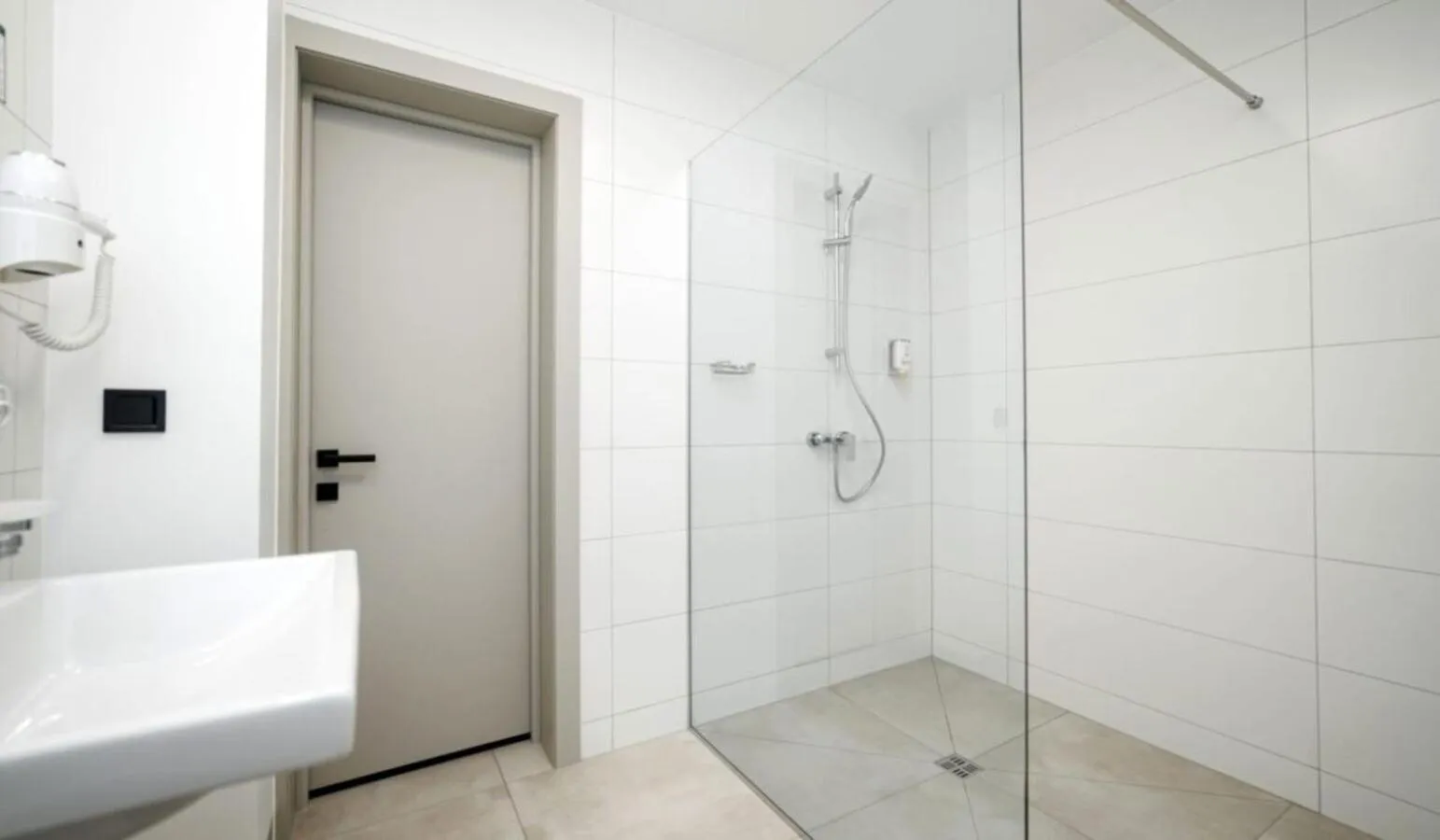 Shower in Drevny Grad Park-hotel