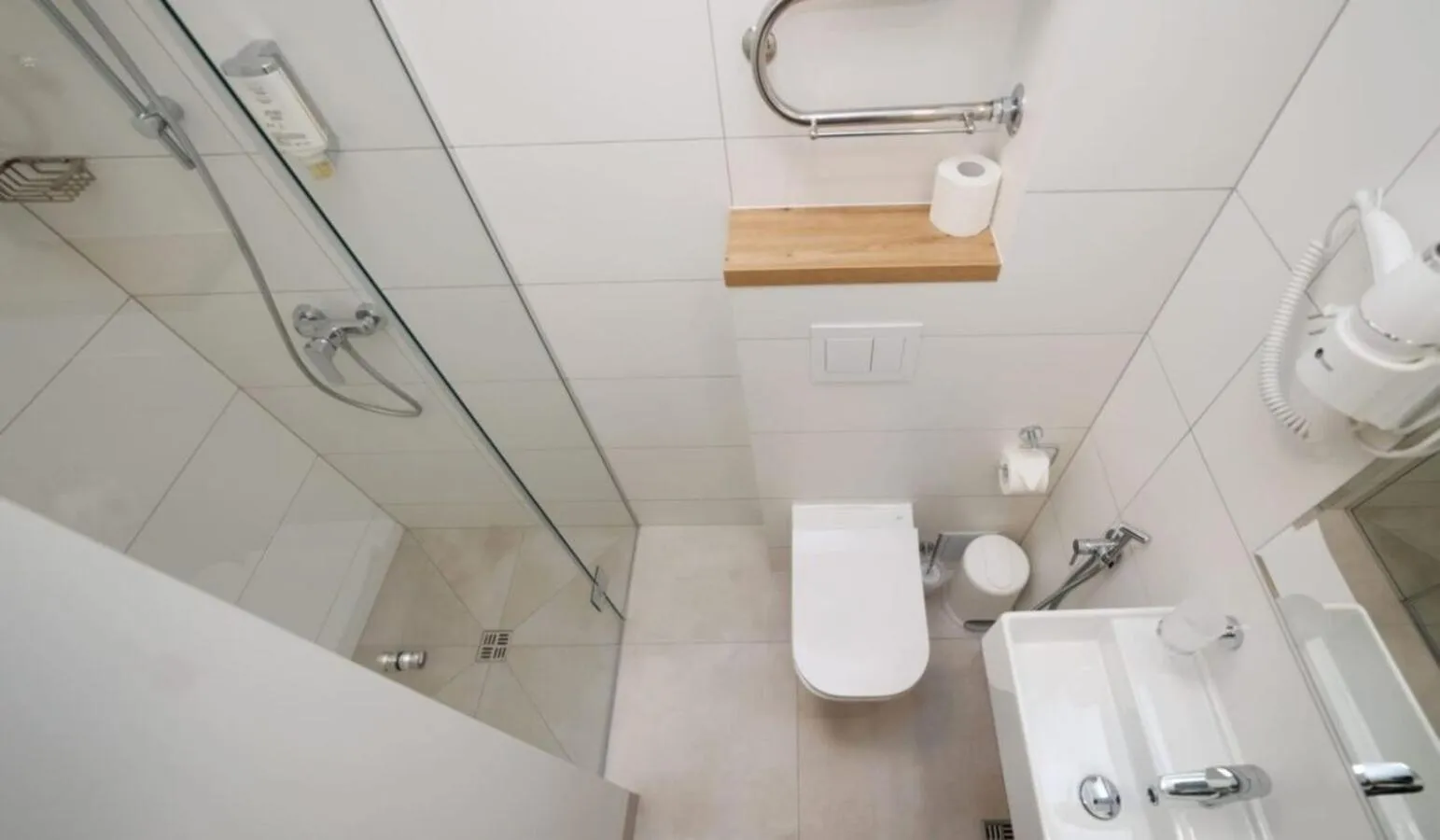 Shower in Drevny Grad Park-hotel