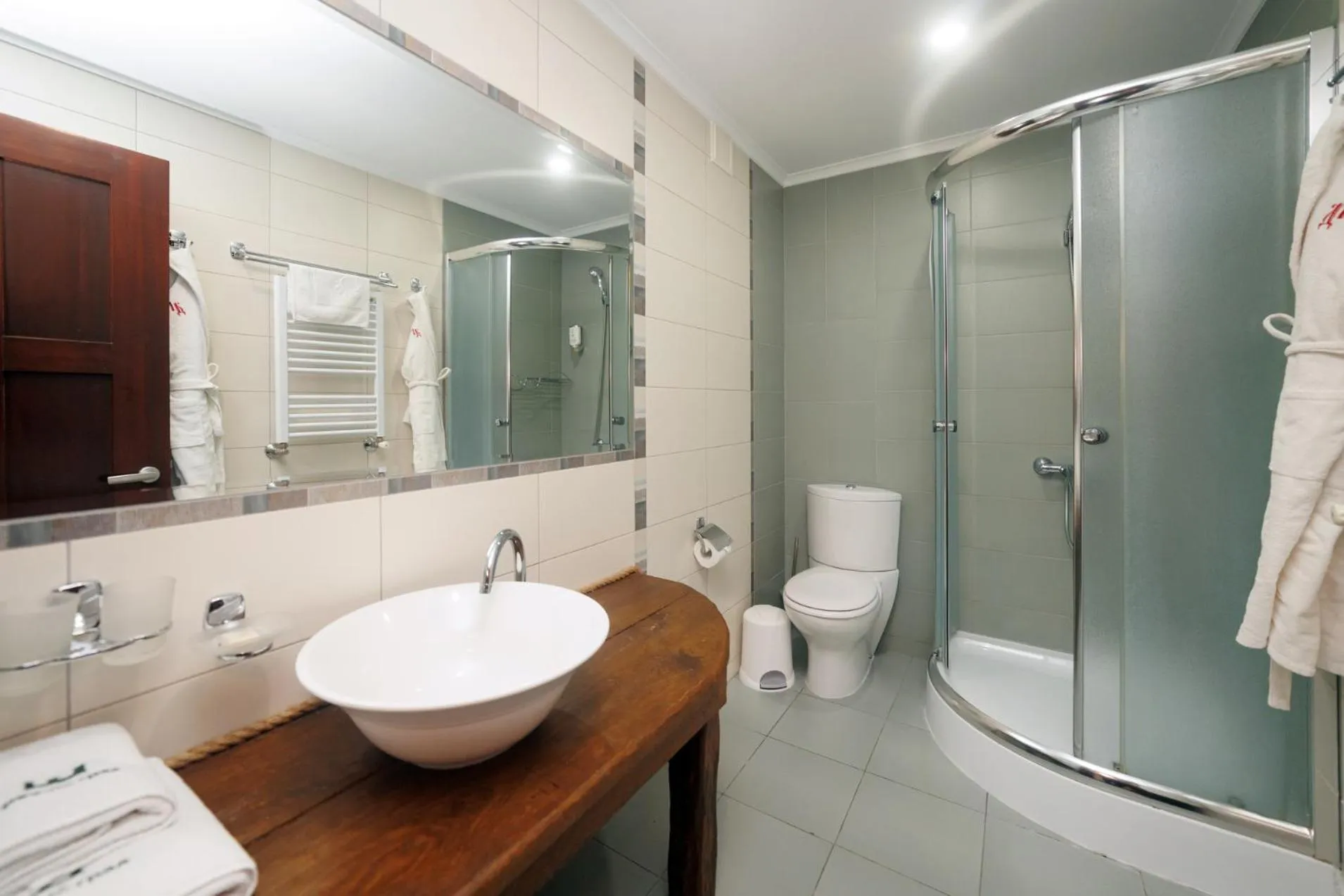 Shower in Drevny Grad Park-hotel