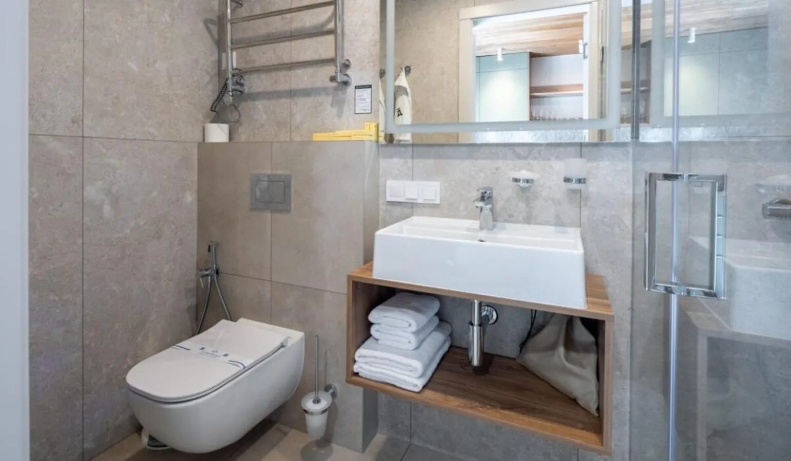 Shower in Drevny Grad Park-hotel