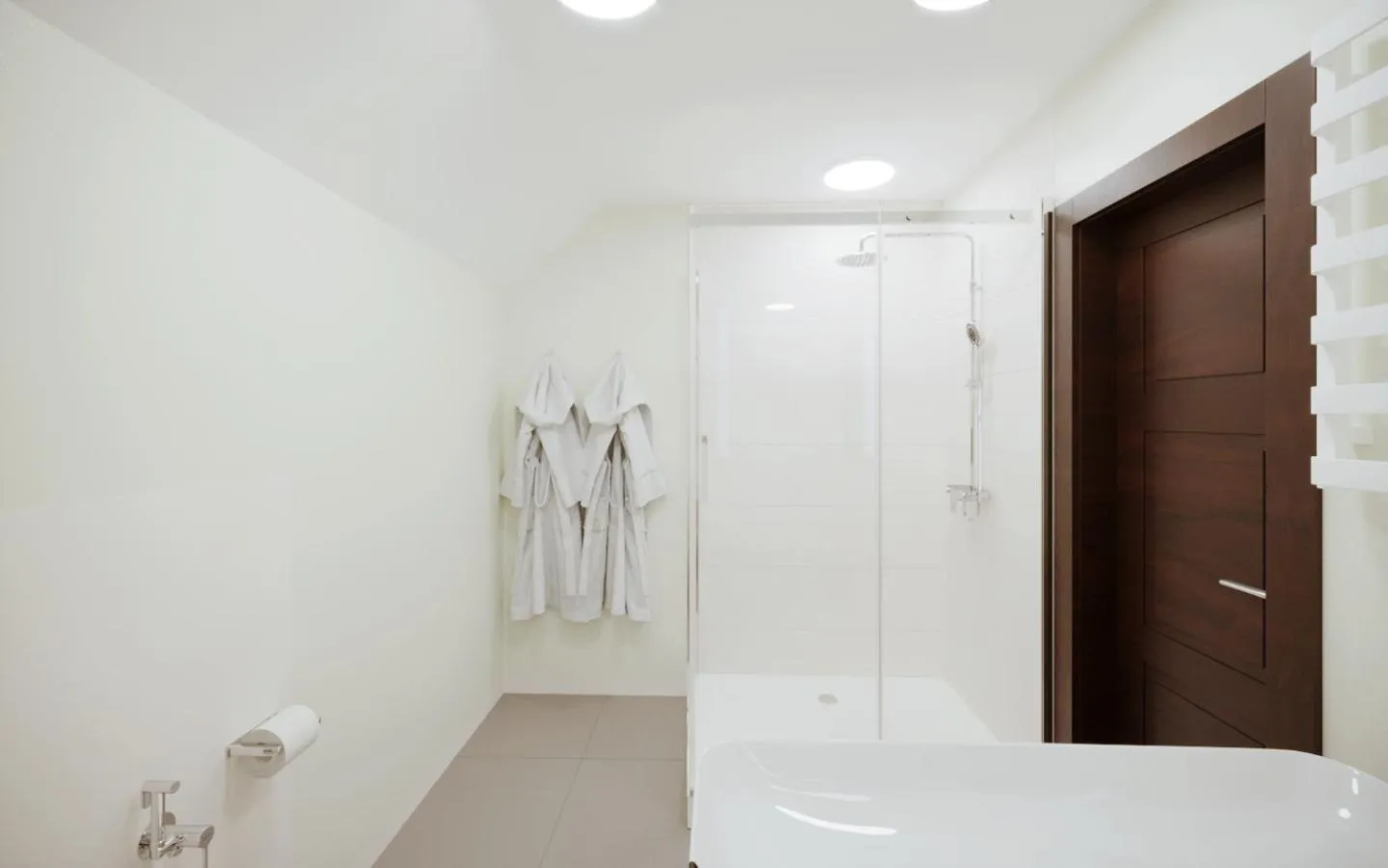 Shower in Drevny Grad Park-hotel