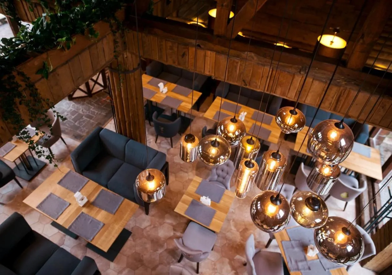 Restaurant/places to eat in Drevny Grad Park-hotel