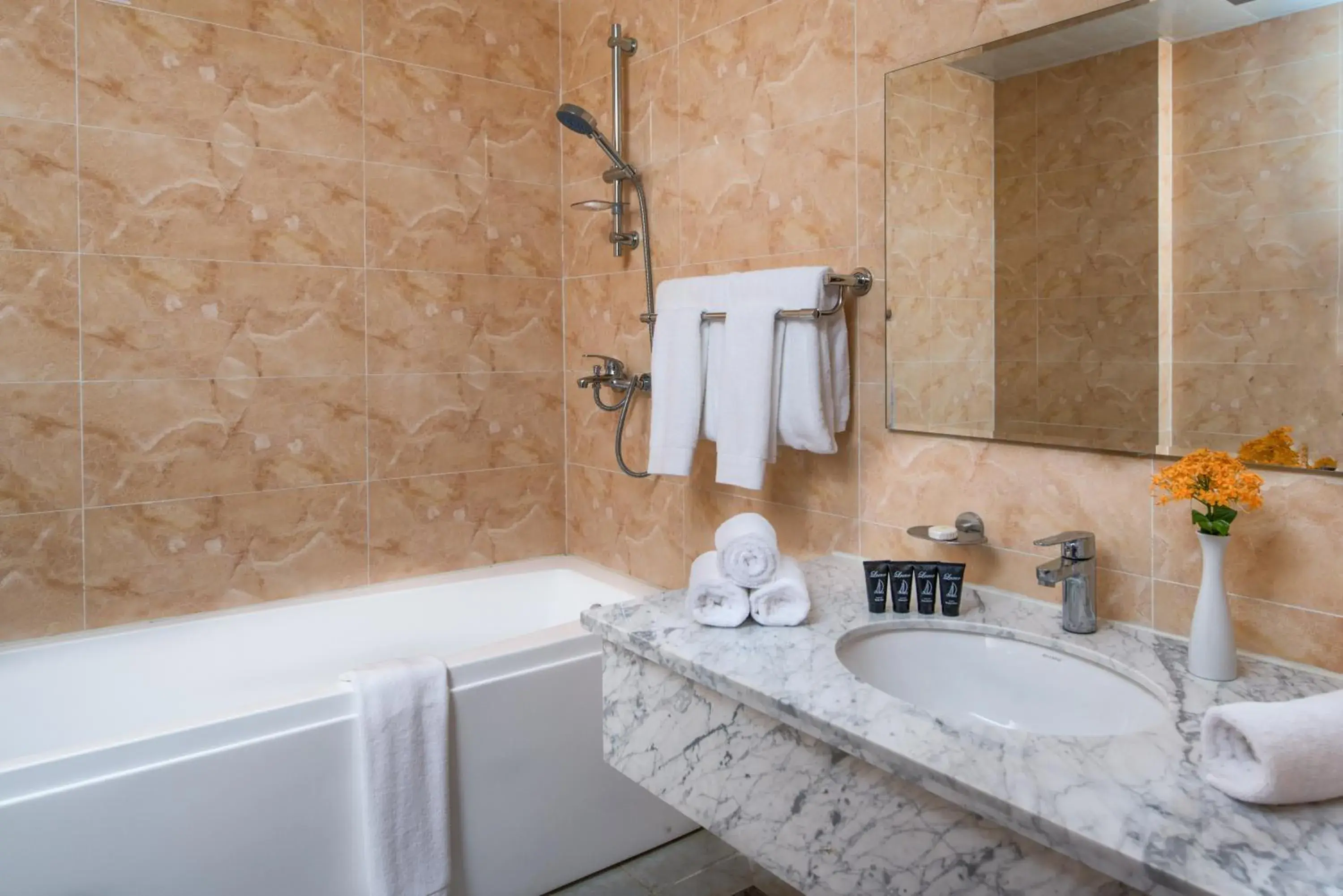 Deluxe Twin Room in The Farmington Hotel Deluxe Twin Room in The Farmington Hotel