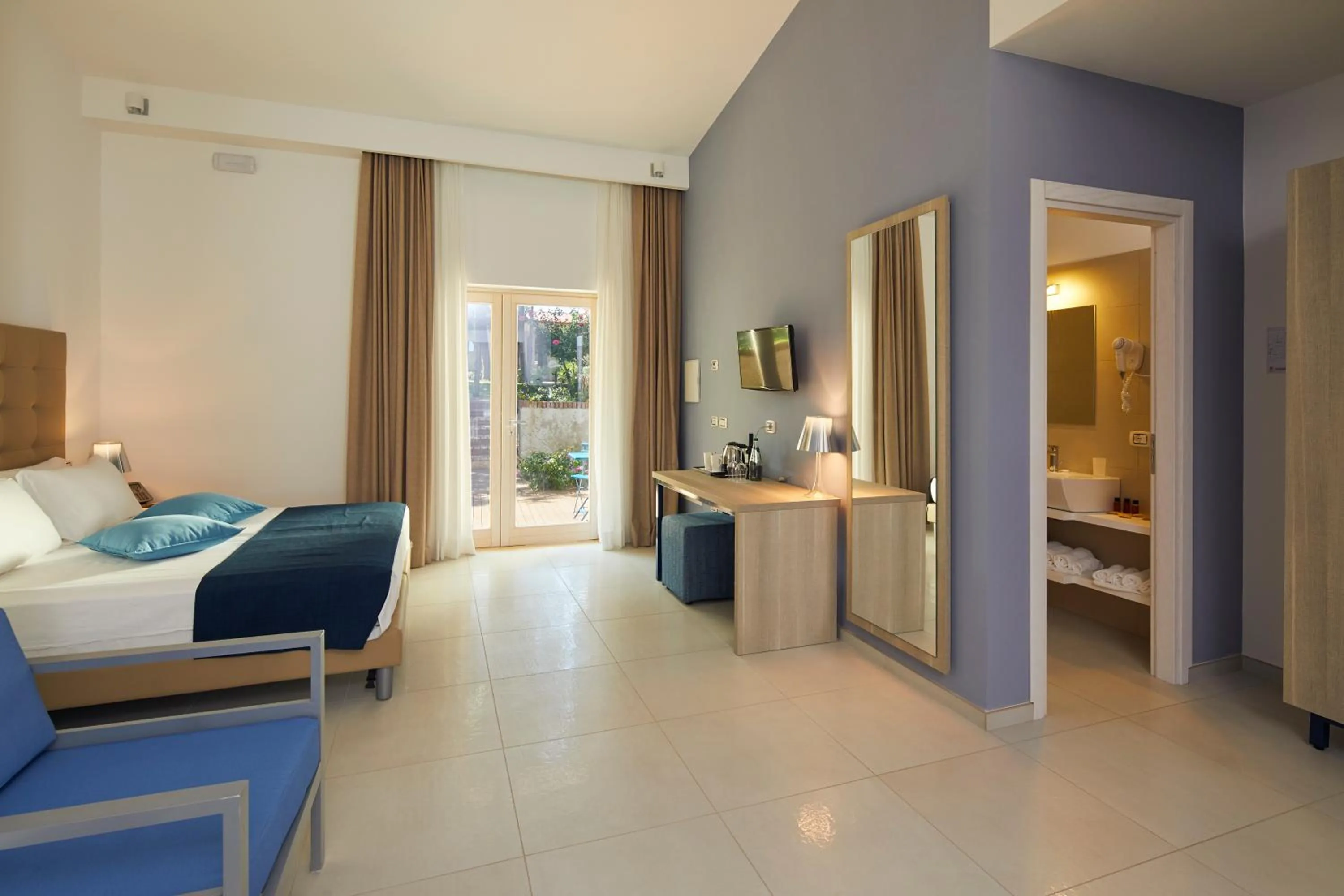 Photo of the whole room, Bed in TUI BLUE Tropea