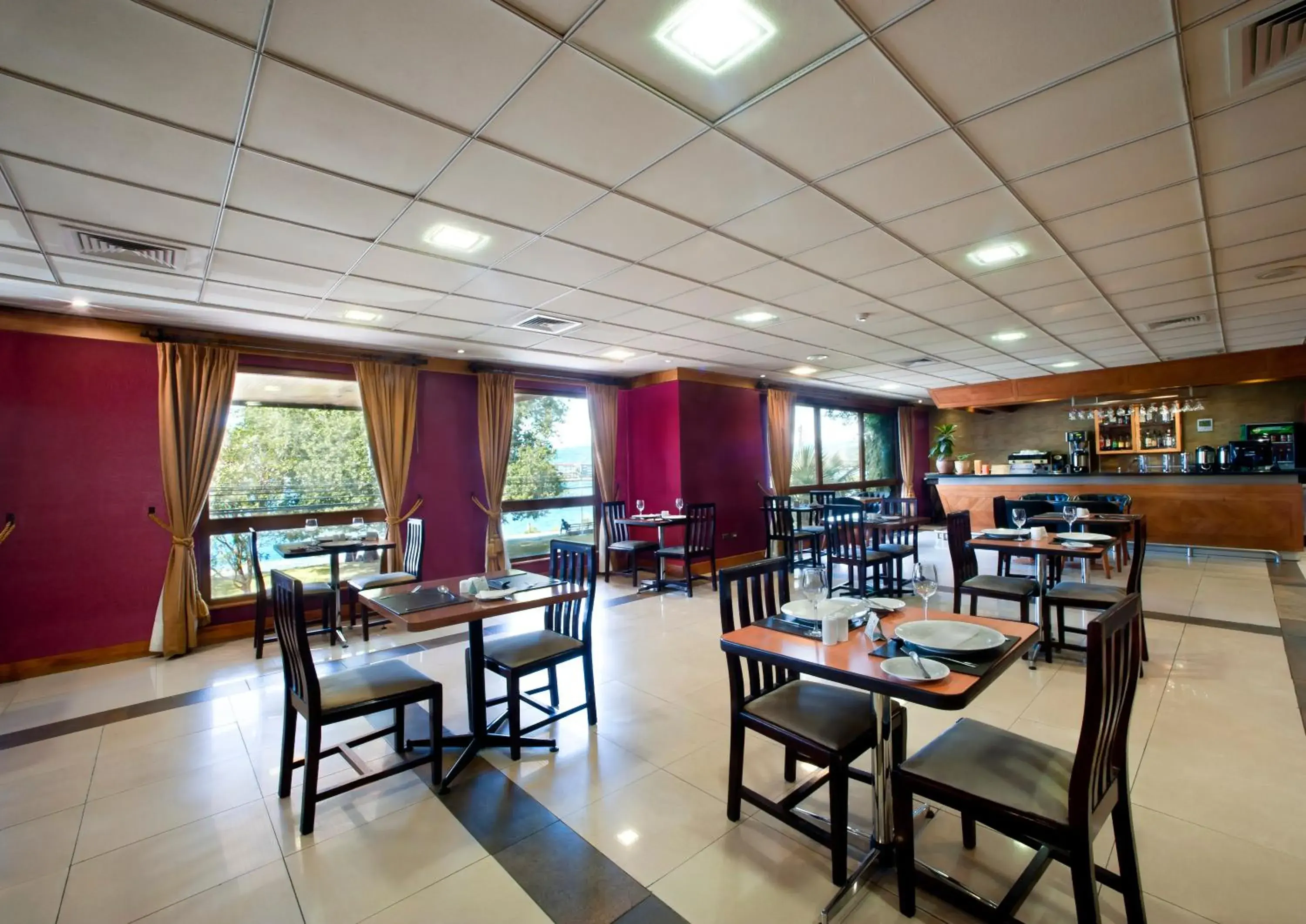 Restaurant/places to eat in Hotel Diego de Almagro Valdivia Restaurant/places to eat in Hotel Diego de Almagro Valdivia