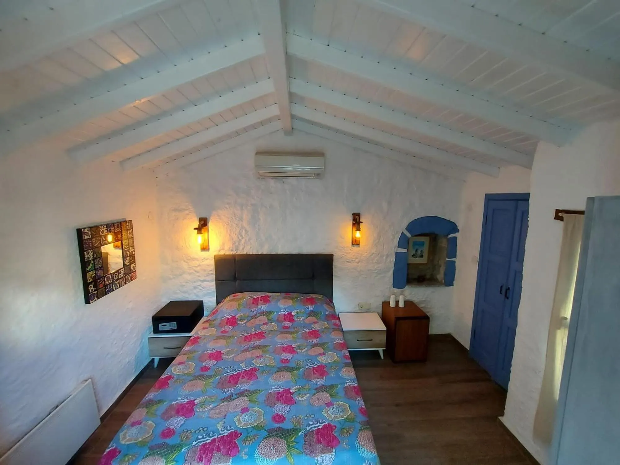 Photo of the whole room in 1882 Hotel