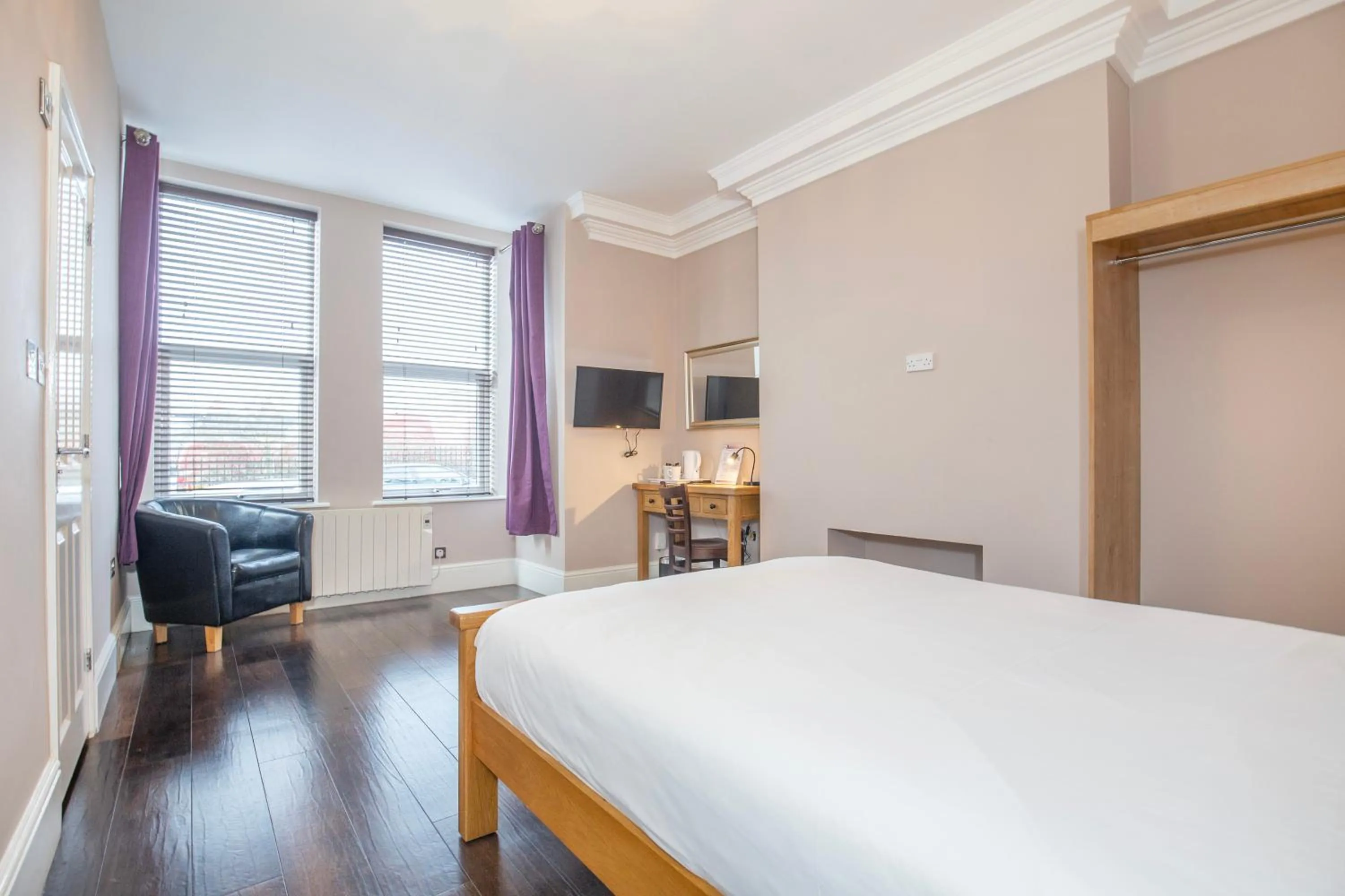 Bed in Marlborough Hotel