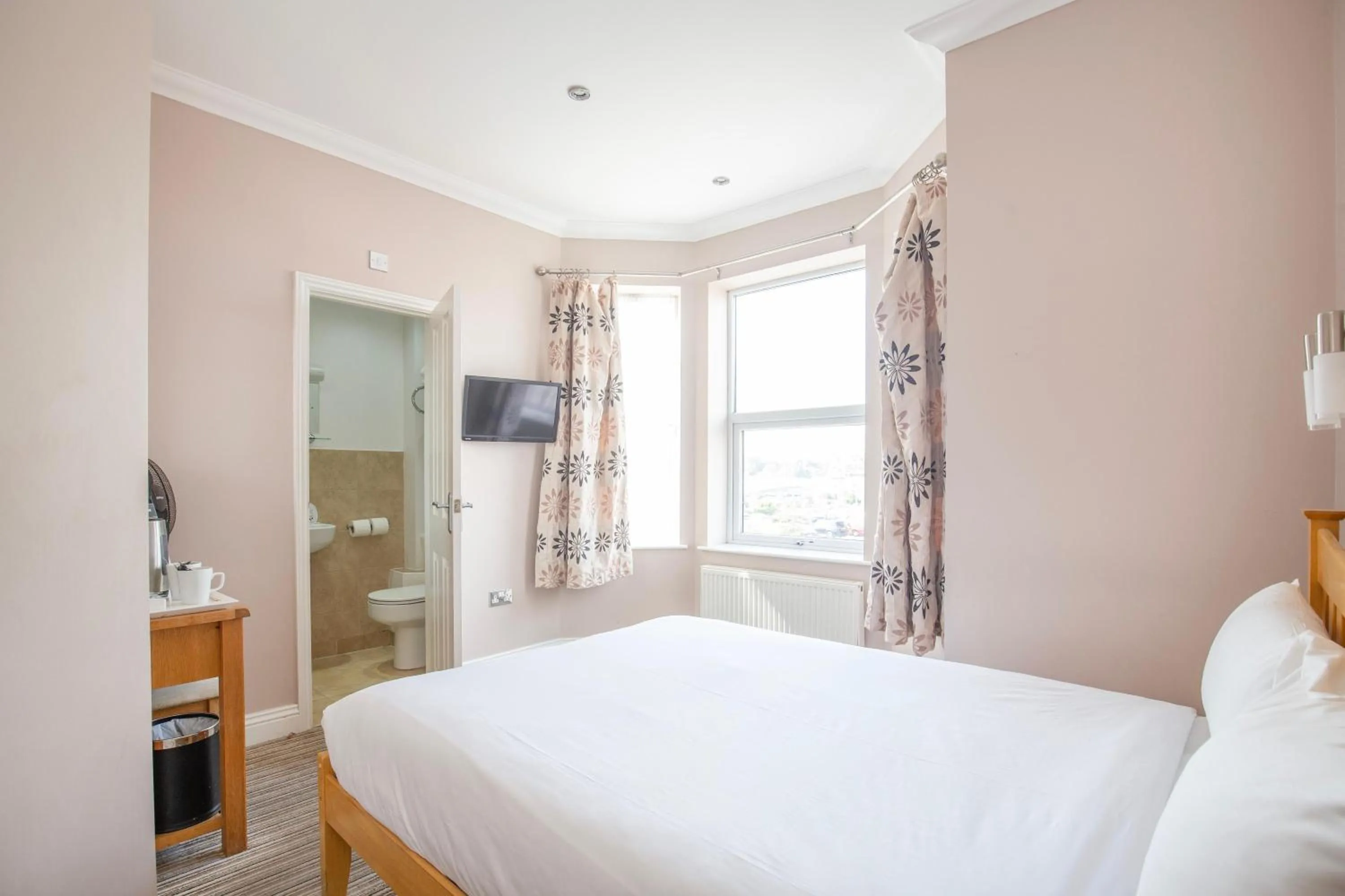 Bed in Marlborough Hotel