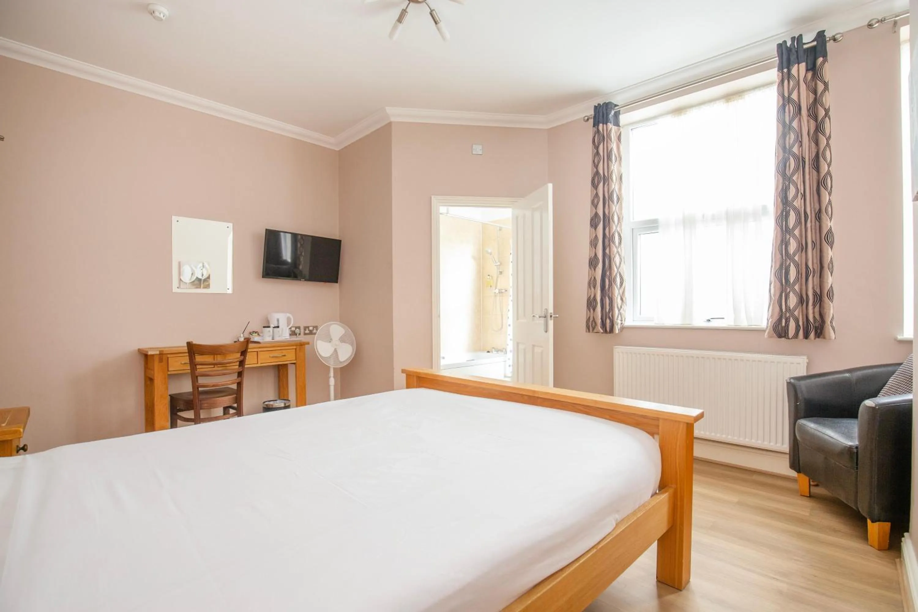 Bed in Marlborough Hotel