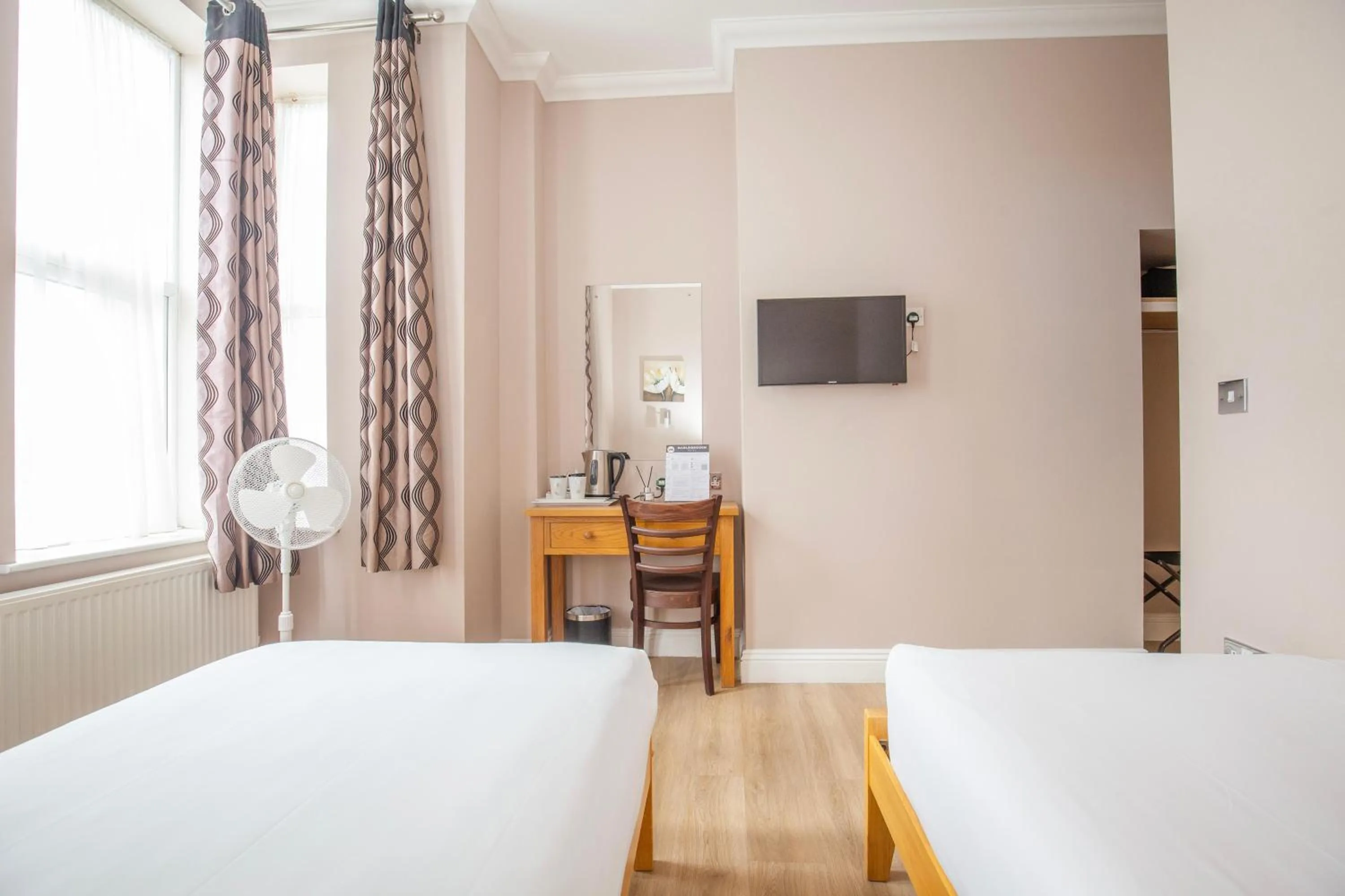 Bed in Marlborough Hotel