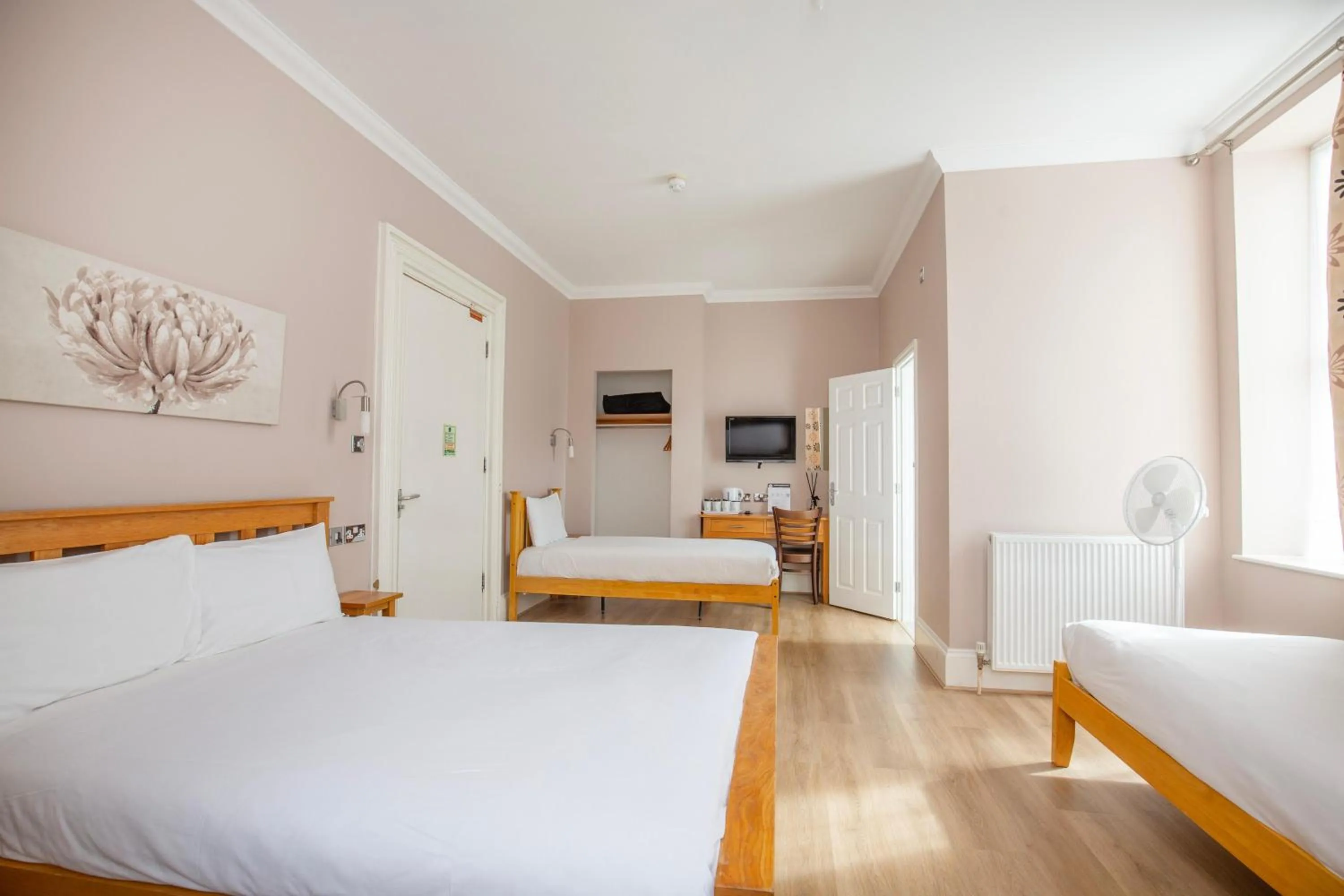 Bed in Marlborough Hotel