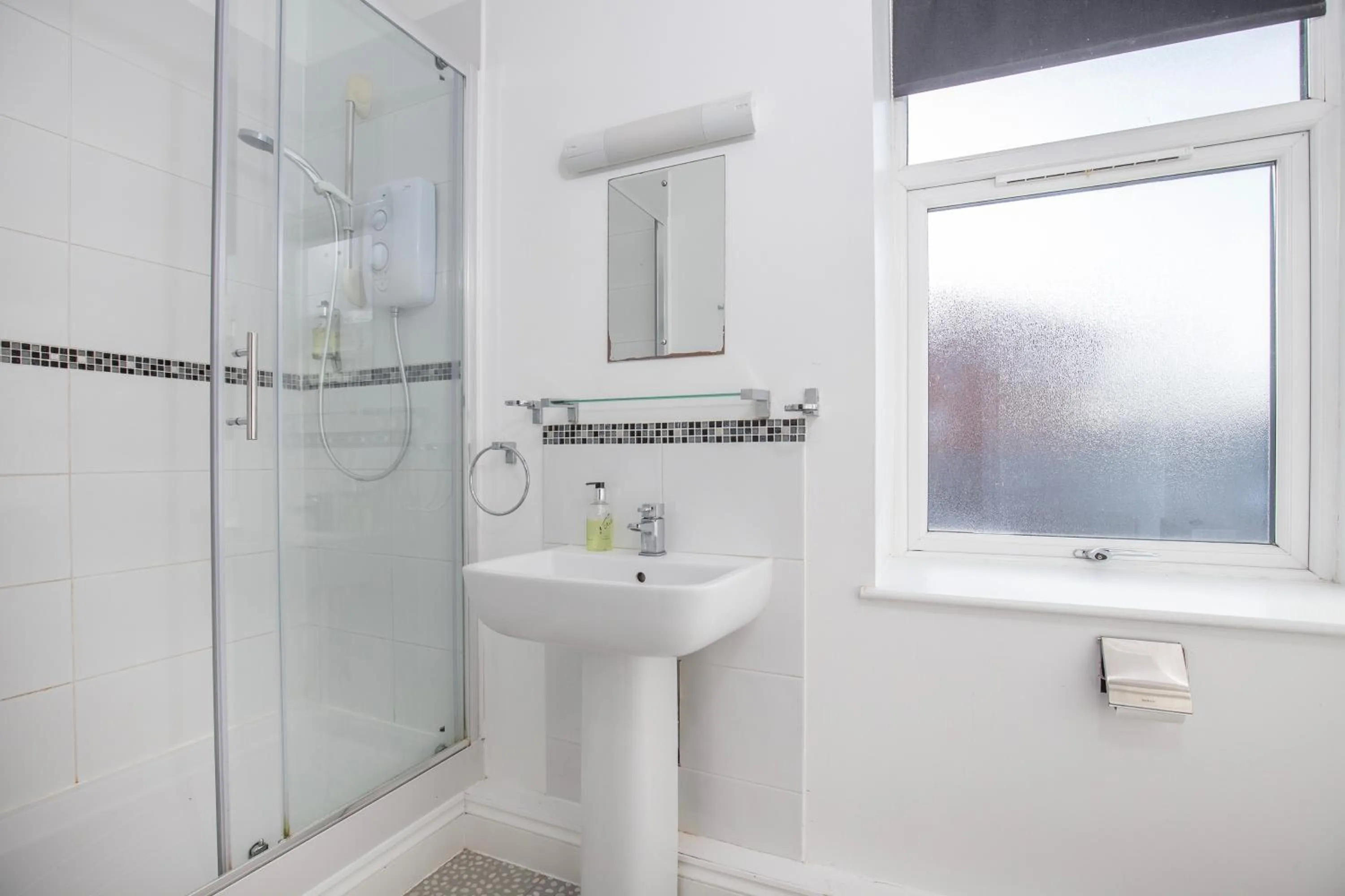 Shower in Marlborough Hotel