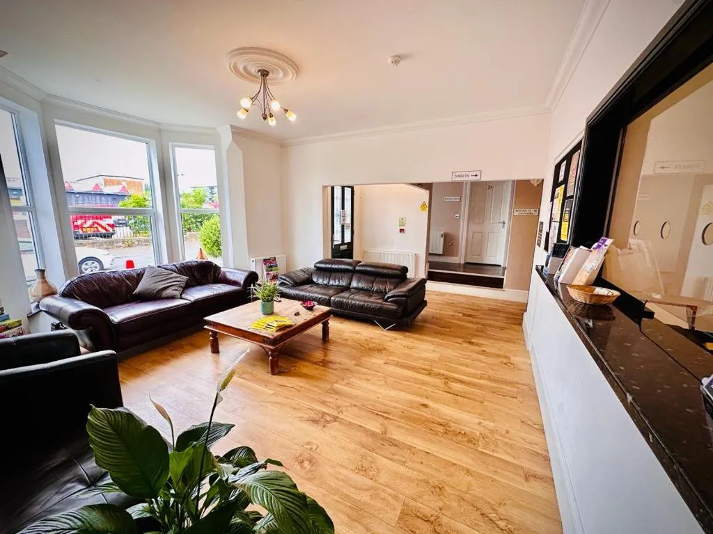 Communal lounge/ TV room in Marlborough Hotel