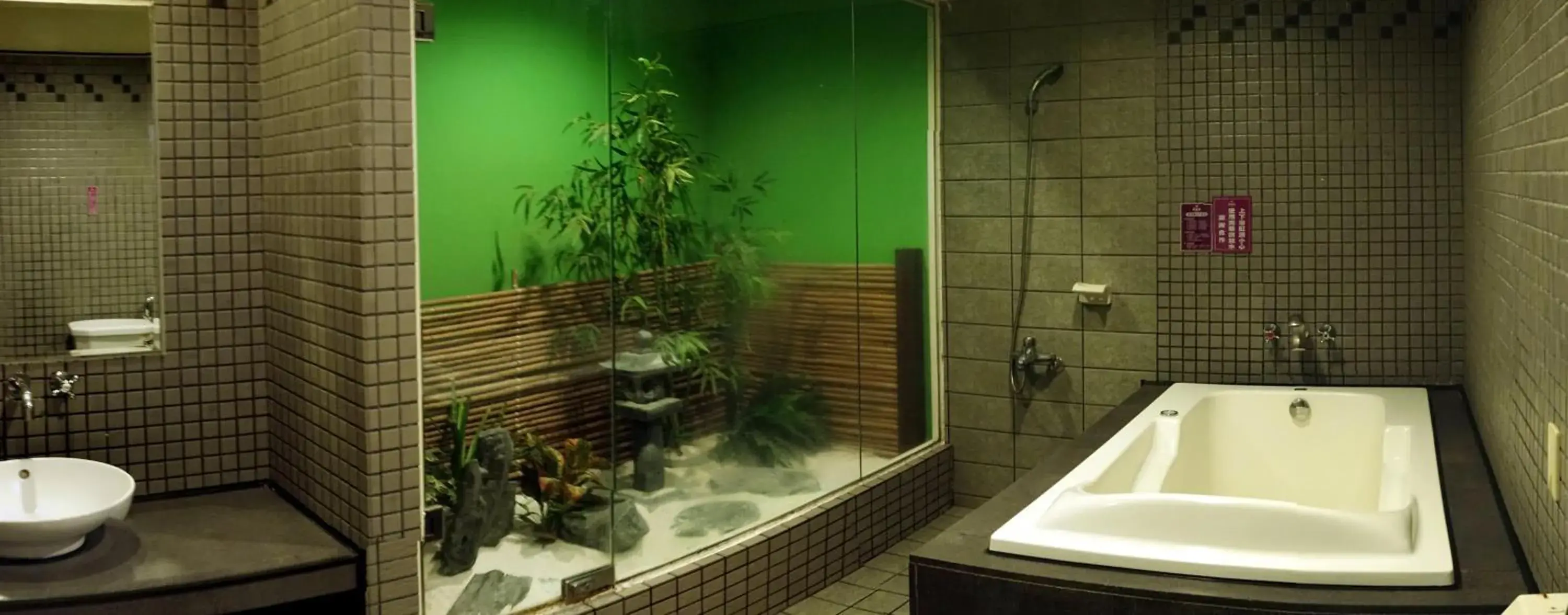 Bathroom in Beckham Motel