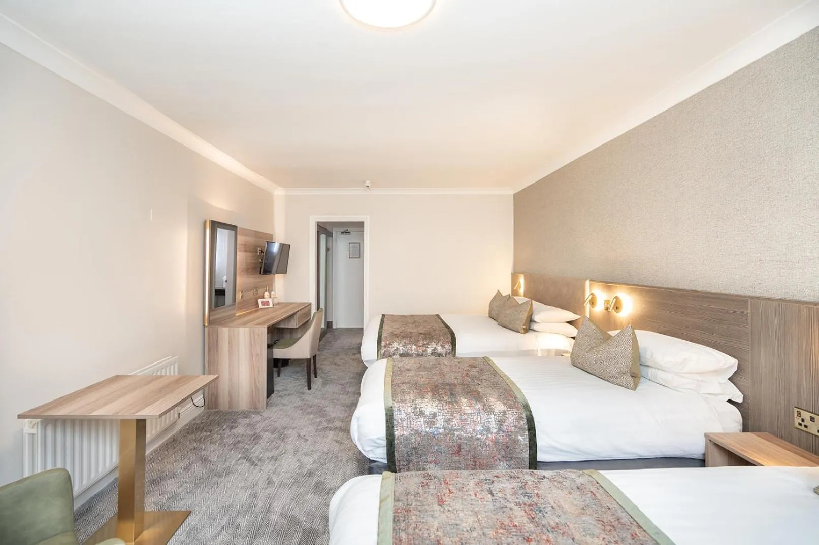 Bedroom, Bed in Brandon House Hotel