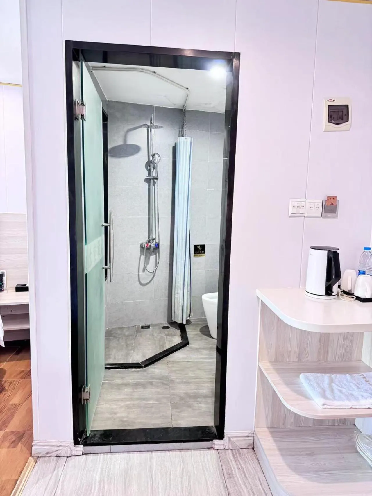 Shower in Zhuhai Dreamers Capsule Hotel
