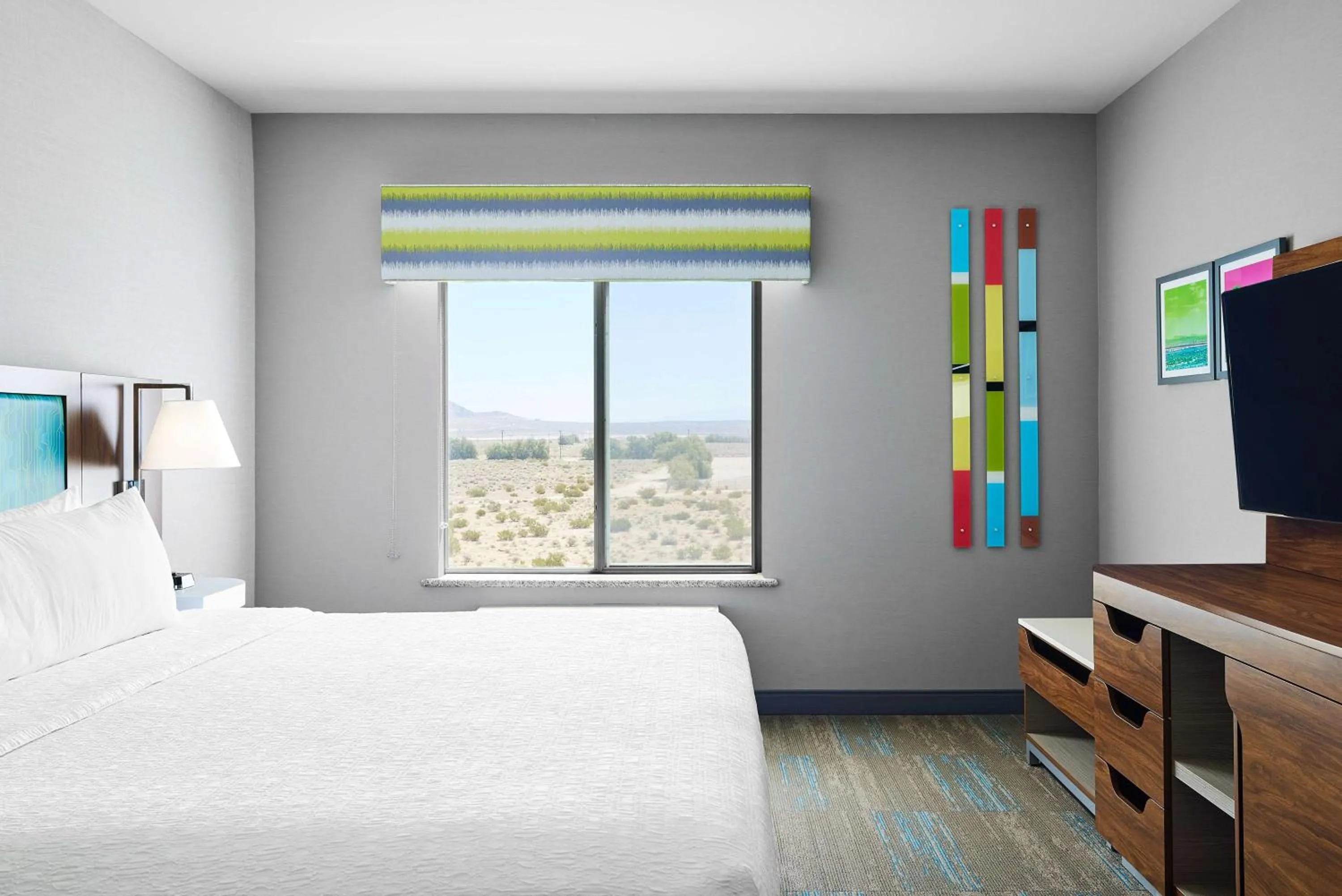 Bed in Hampton Inn & Suites Ridgecrest