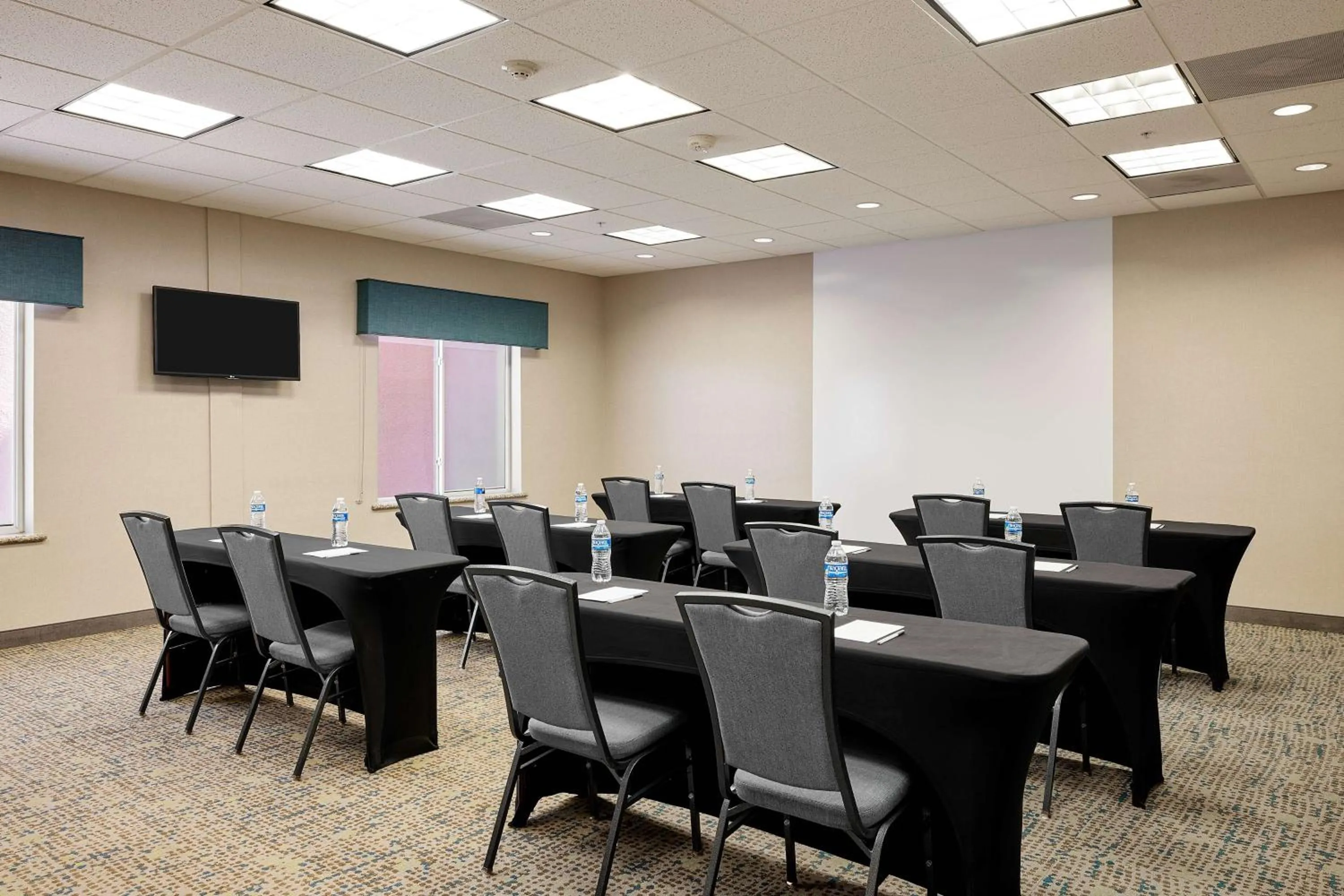 Meeting/conference room in Hampton Inn & Suites Ridgecrest