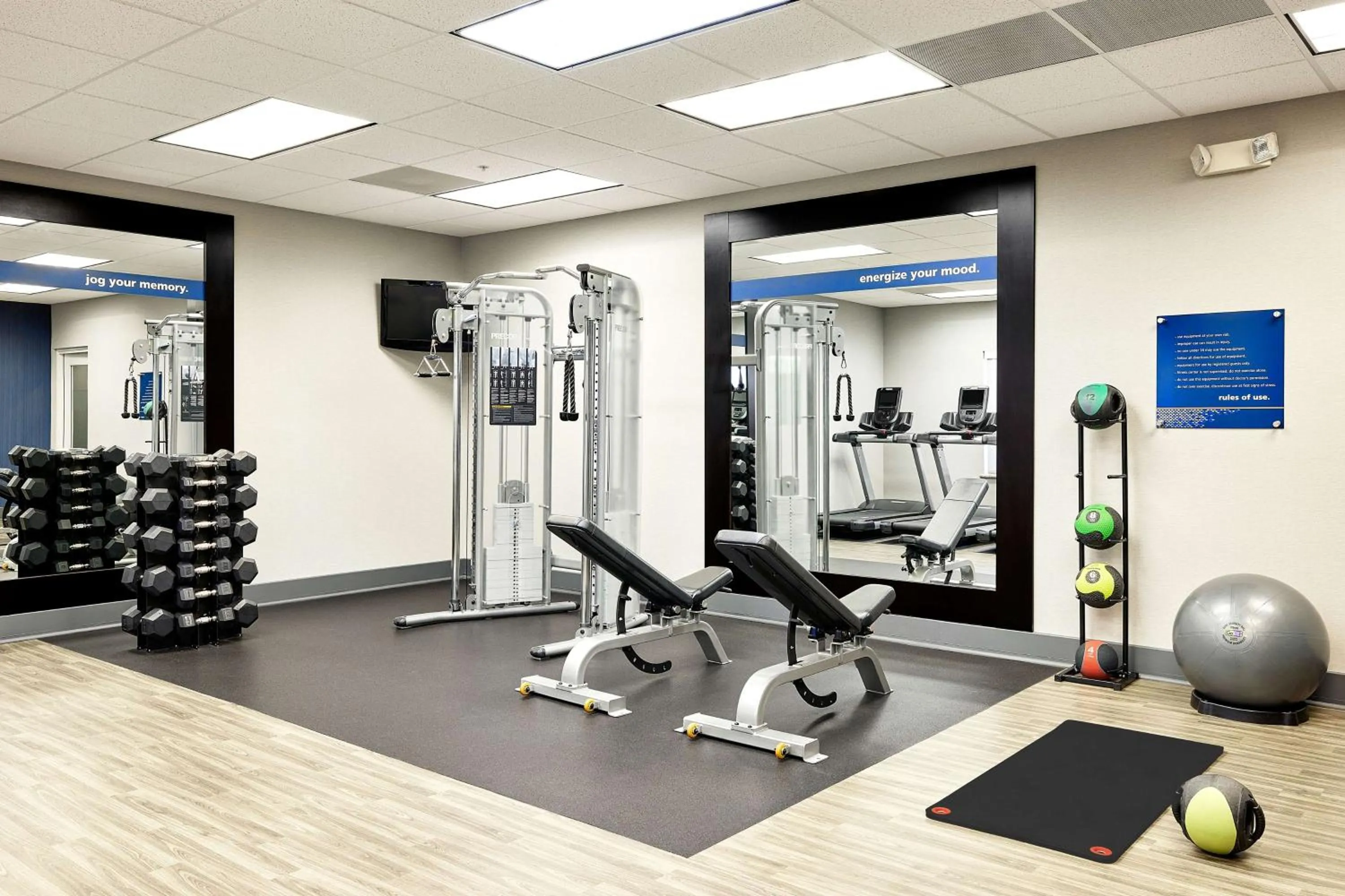 Fitness centre/facilities in Hampton Inn & Suites Ridgecrest