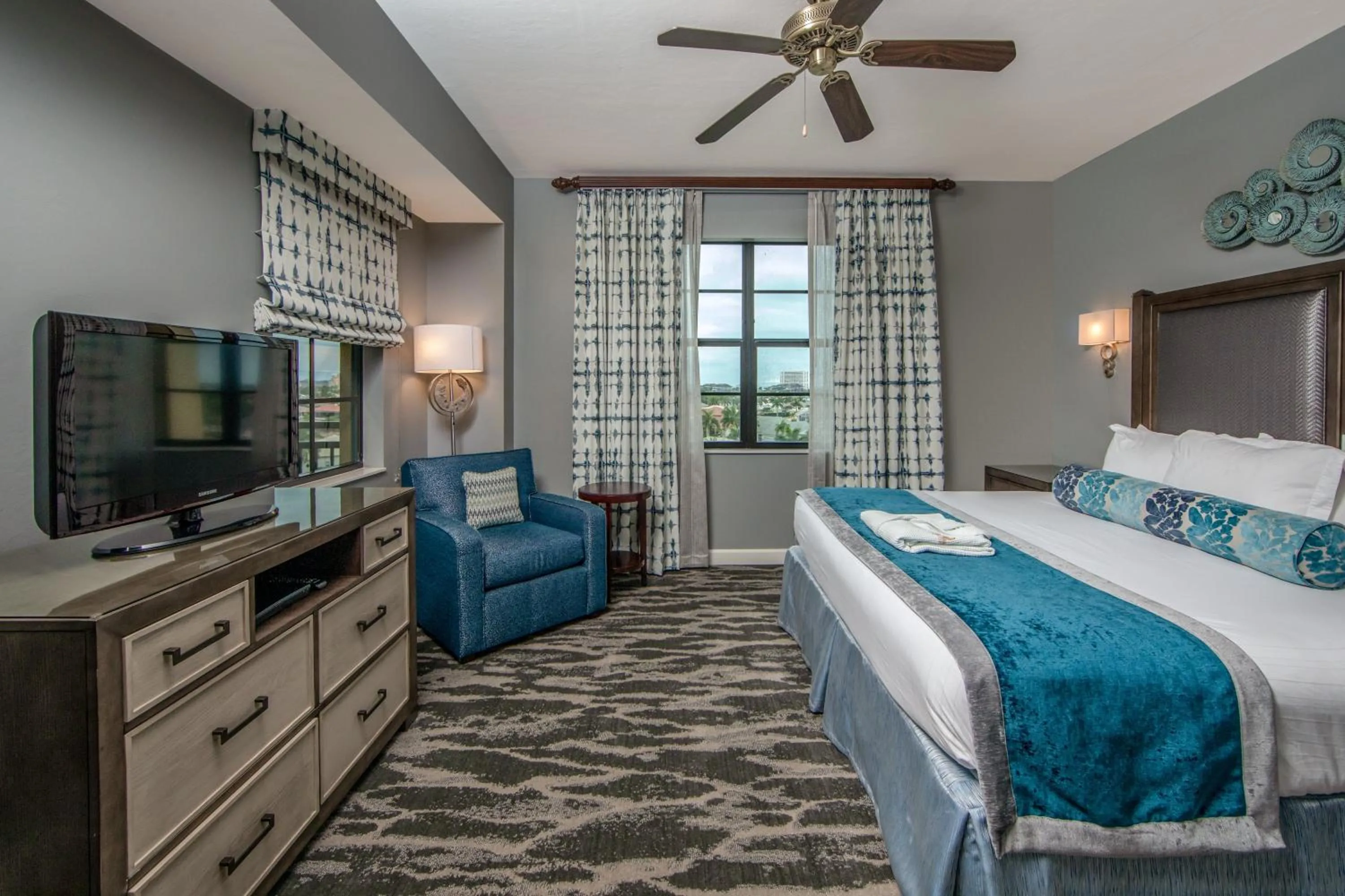 Photo of the whole room, Bed in Holiday Inn Club Vacations Sunset Cove Resort