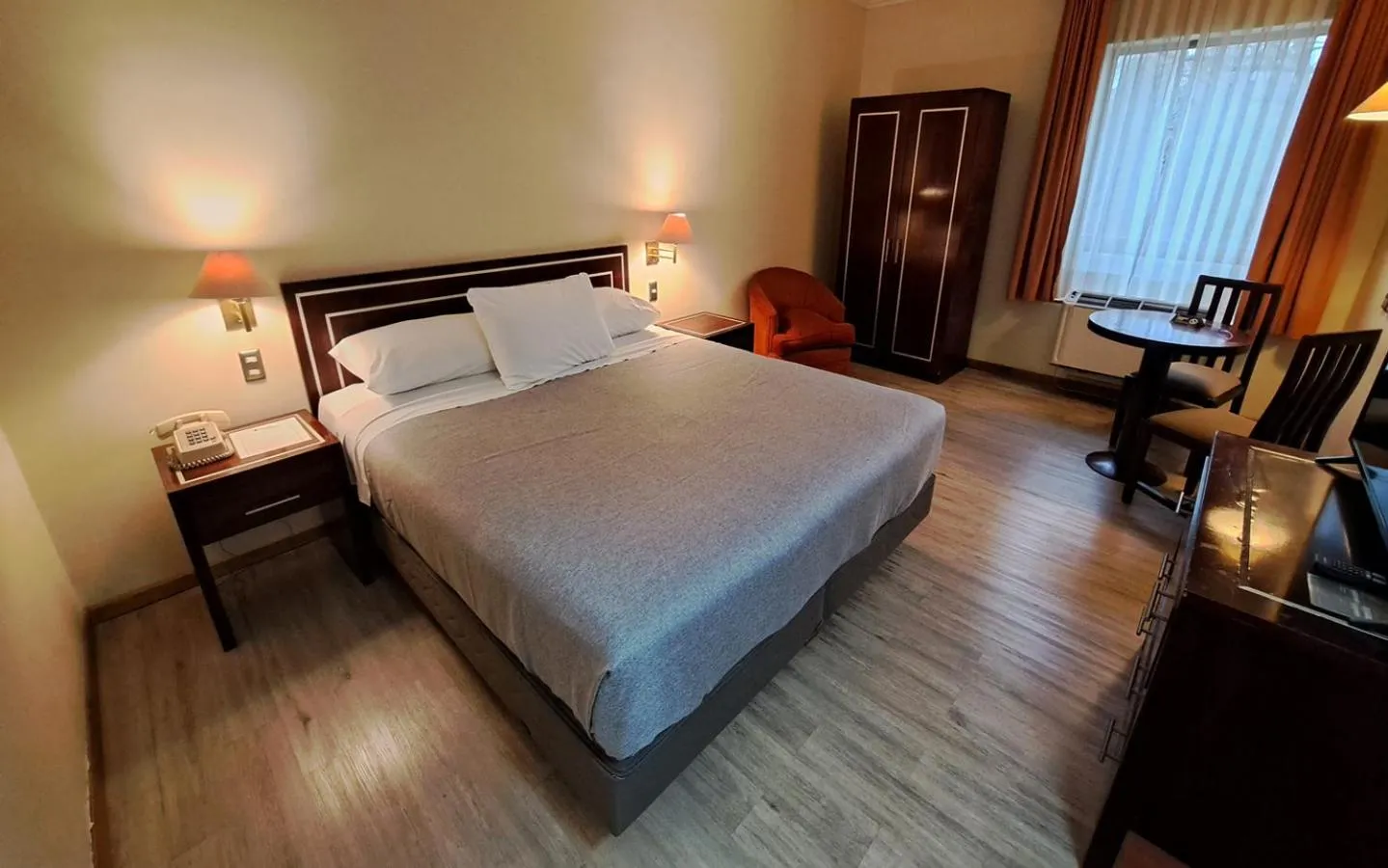 Bed in Hotel Diego de Almagro Los Angeles