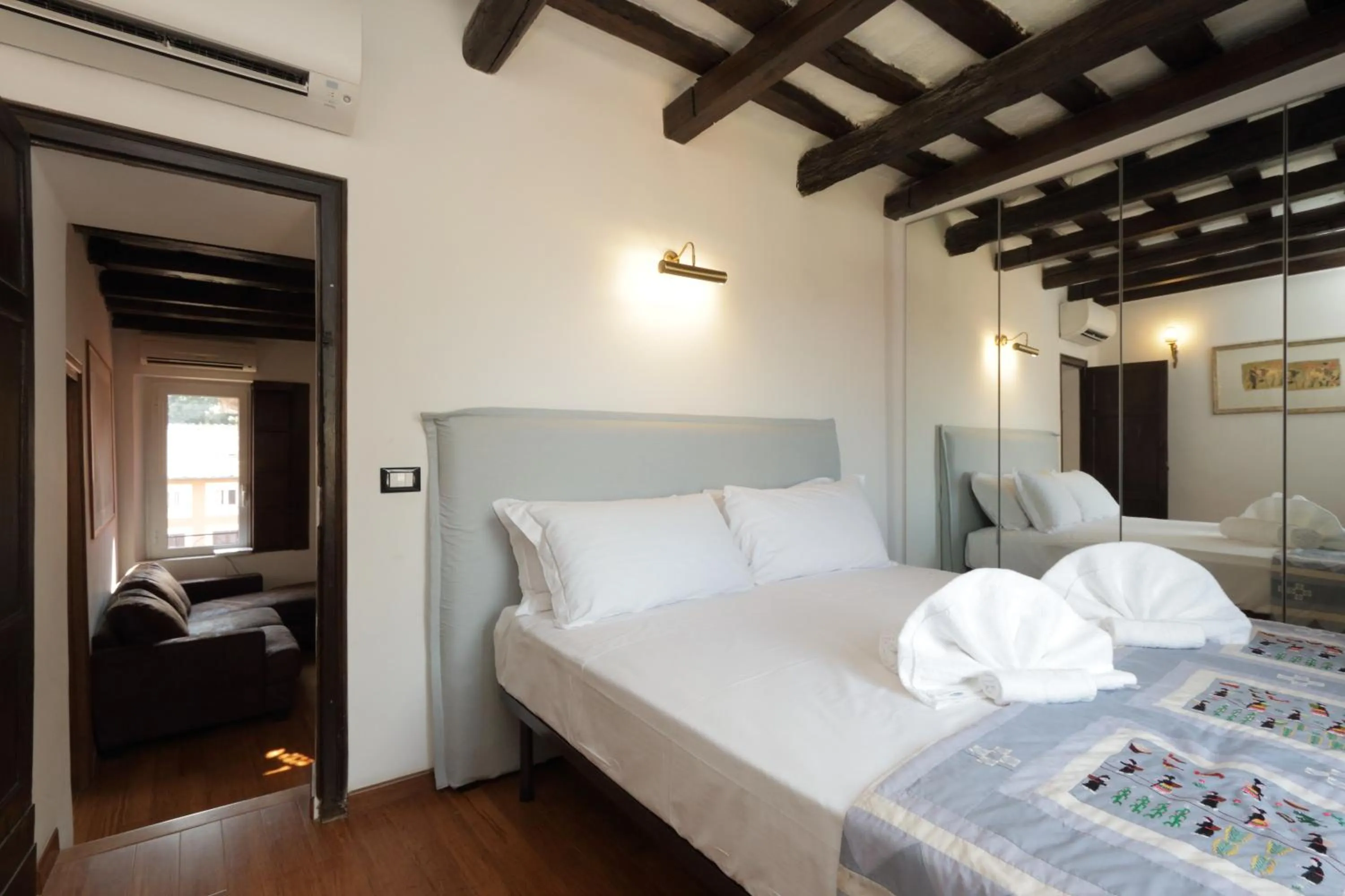 Bedroom in Garibaldi 2