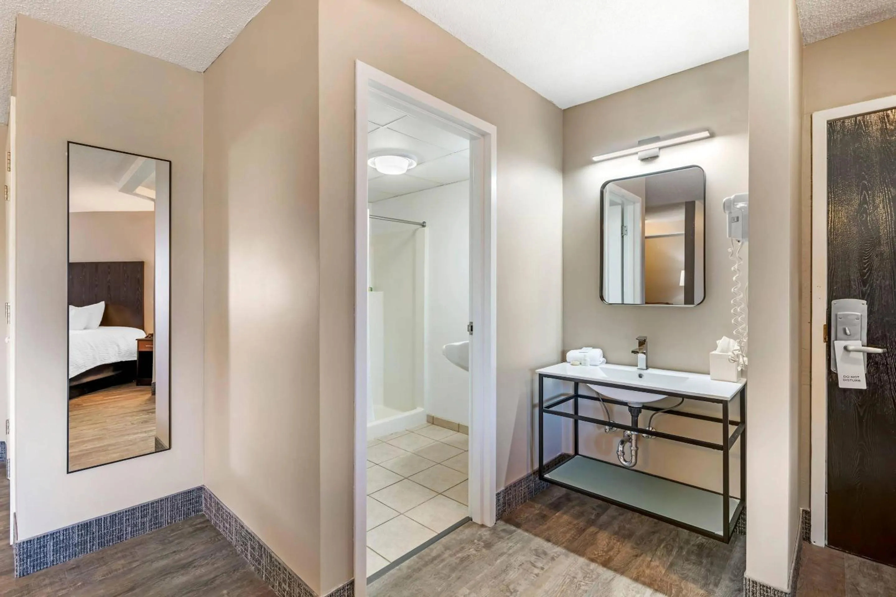 Bedroom, Bed in Black Bear Inn, an Ascend Collection Hotel