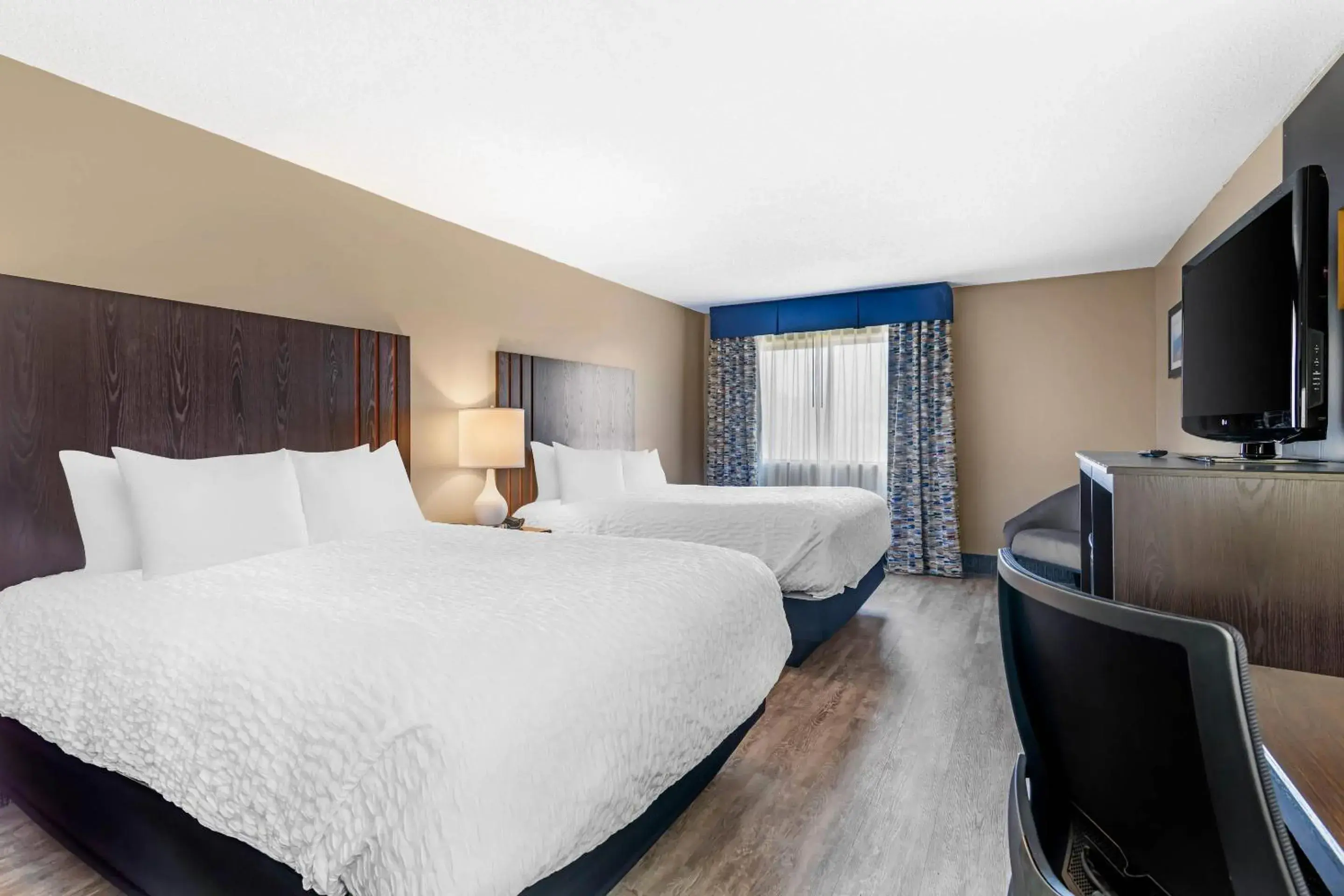 Bedroom, Bed in Black Bear Inn, an Ascend Collection Hotel Bedroom, Bed in Black Bear Inn, an Ascend Collection Hotel