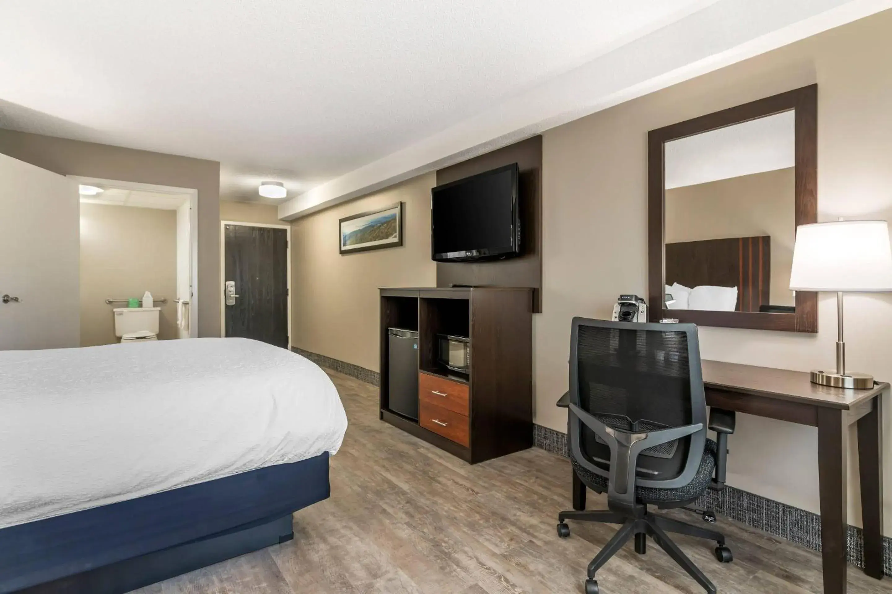 Bedroom, Bed in Black Bear Inn, an Ascend Collection Hotel Bedroom, Bed in Black Bear Inn, an Ascend Collection Hotel