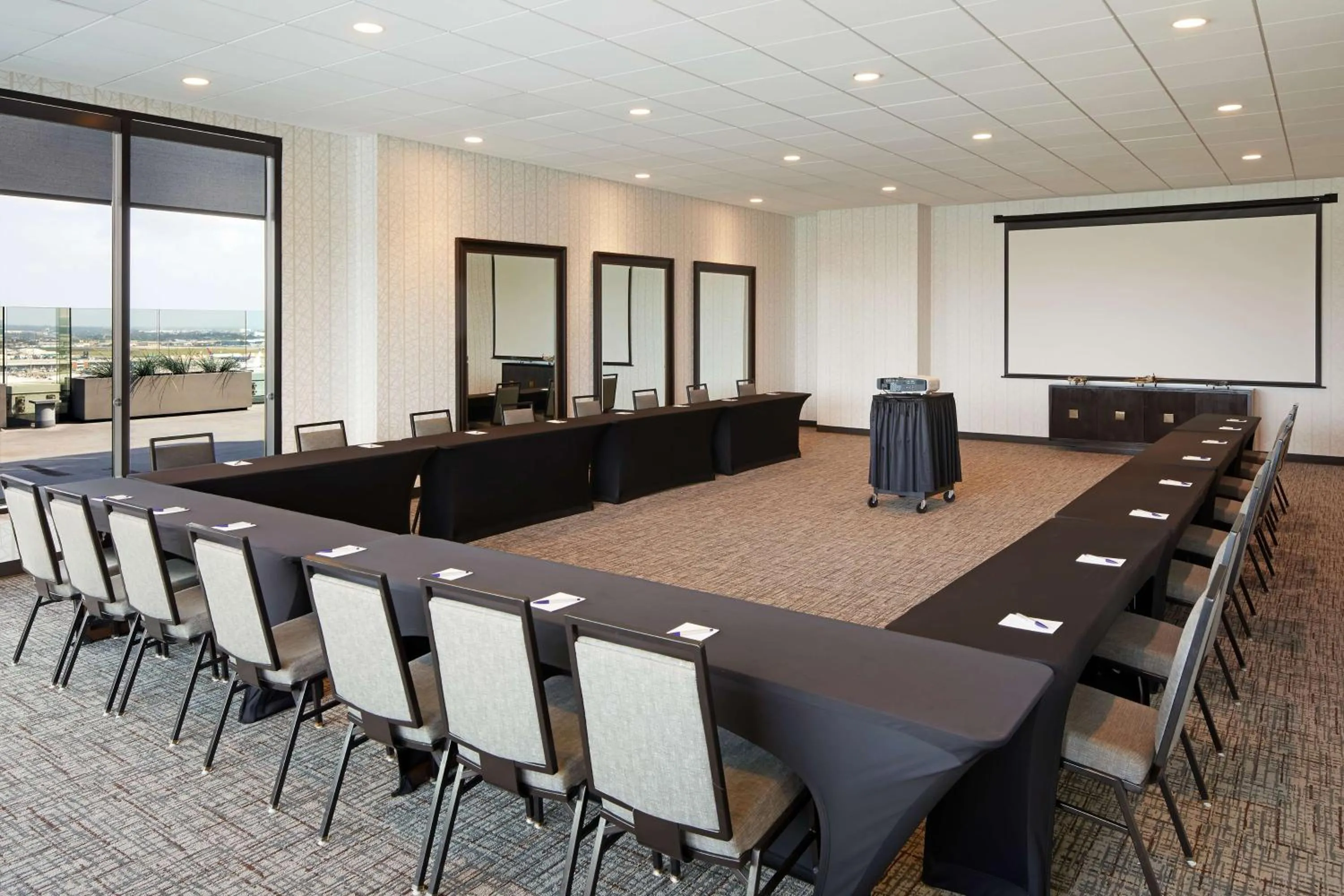 Meeting/conference room in H Hotel Los Angeles, Curio Collection By Hilton