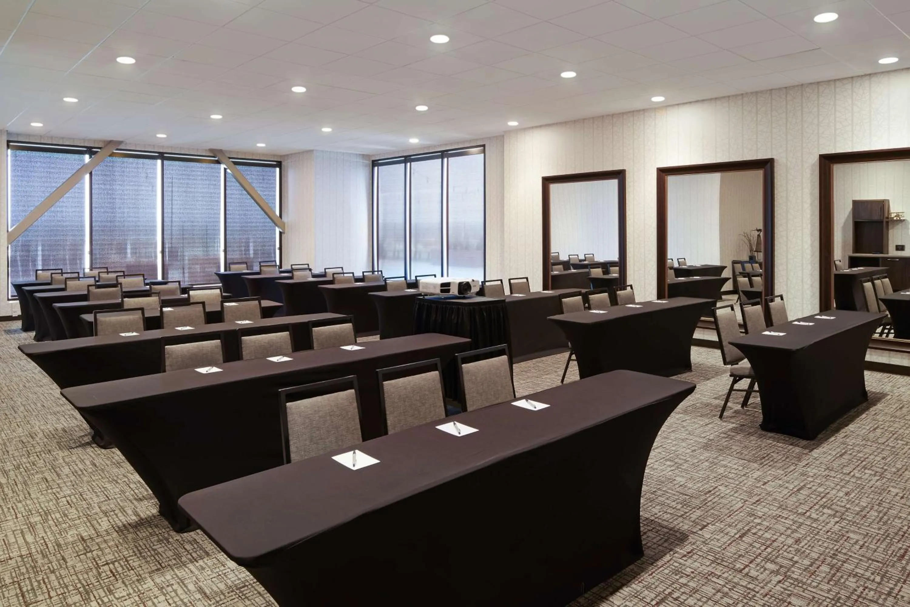 Meeting/conference room in H Hotel Los Angeles, Curio Collection By Hilton