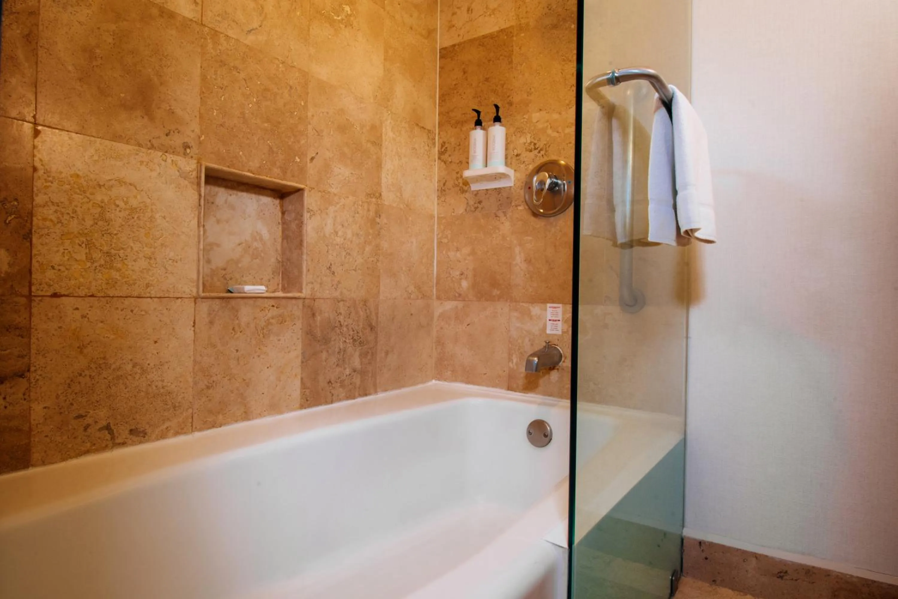 Bath in Hilton Garden Inn Mexico City Santa Fe