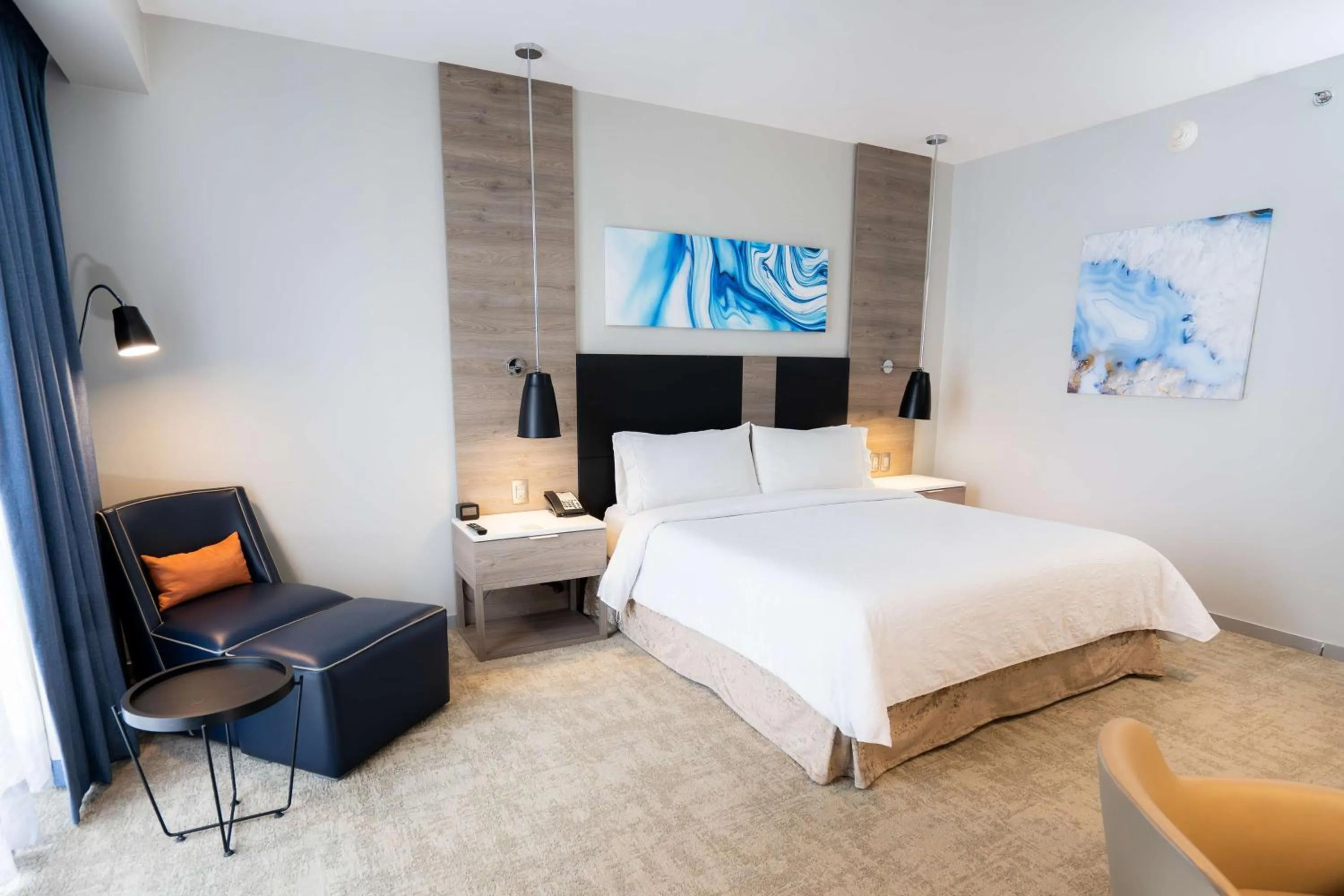 Photo of the whole room, Bed in Hilton Garden Inn Mexico City Santa Fe