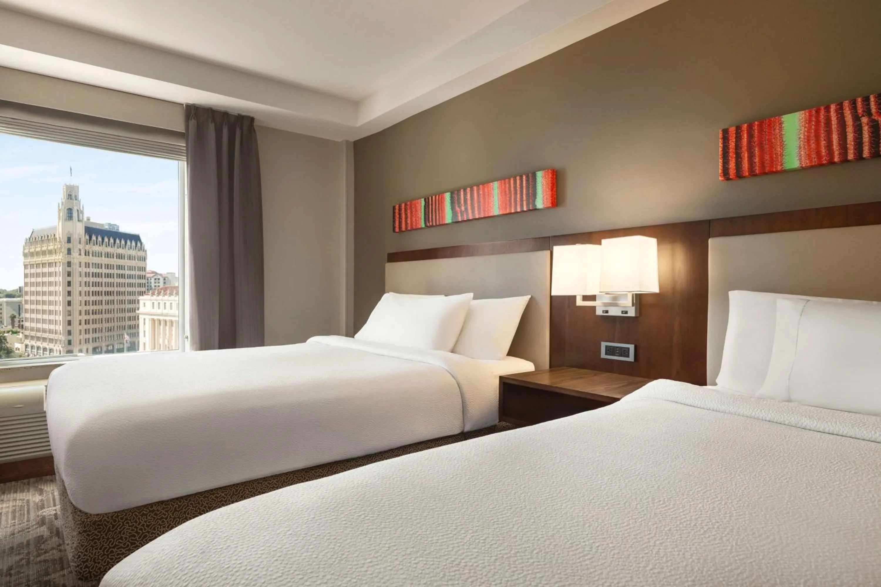 Bedroom, Bed in Hilton Garden Inn San Antonio Downtown Riverwalk