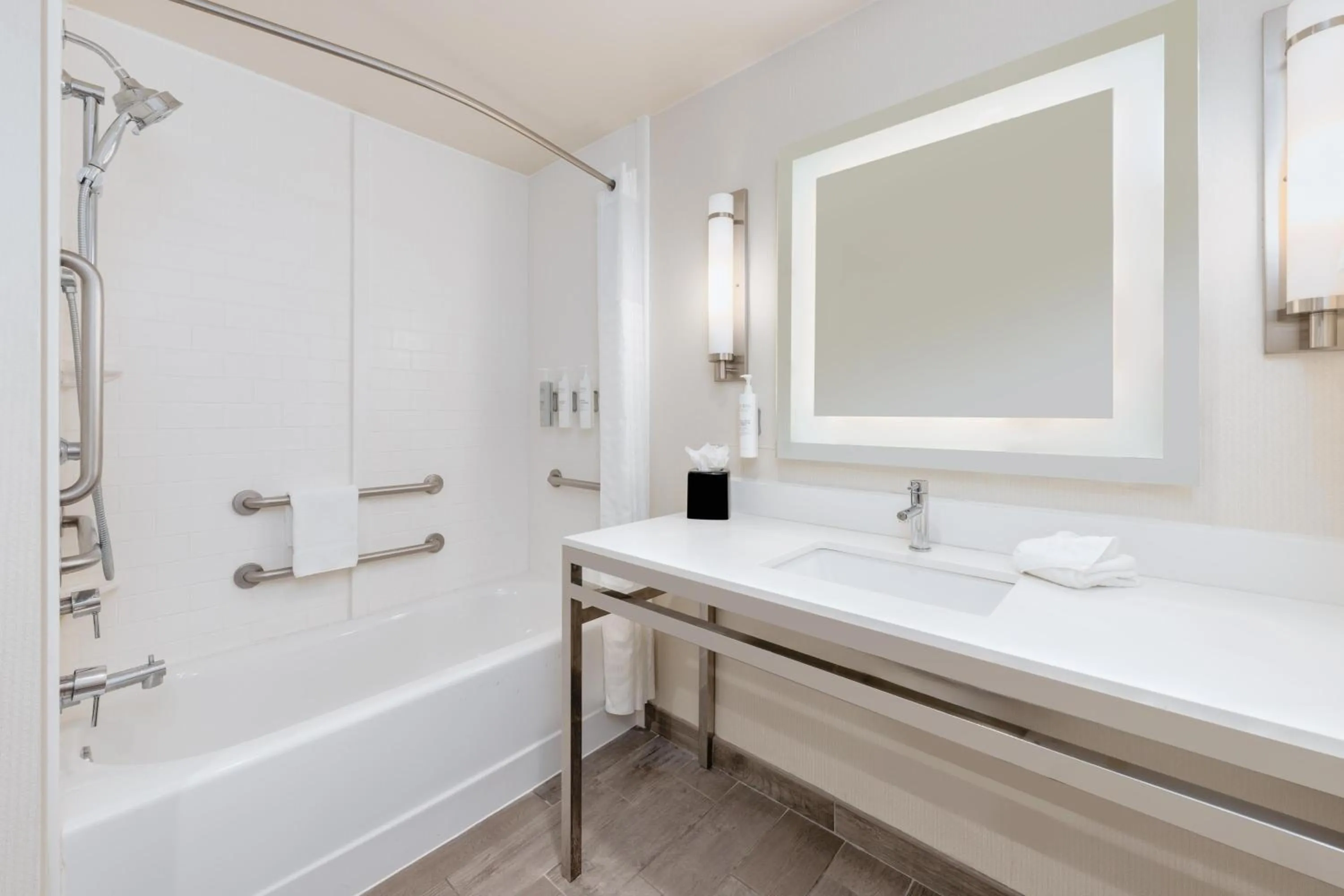 Bathroom in Hilton Garden Inn San Antonio Downtown Riverwalk