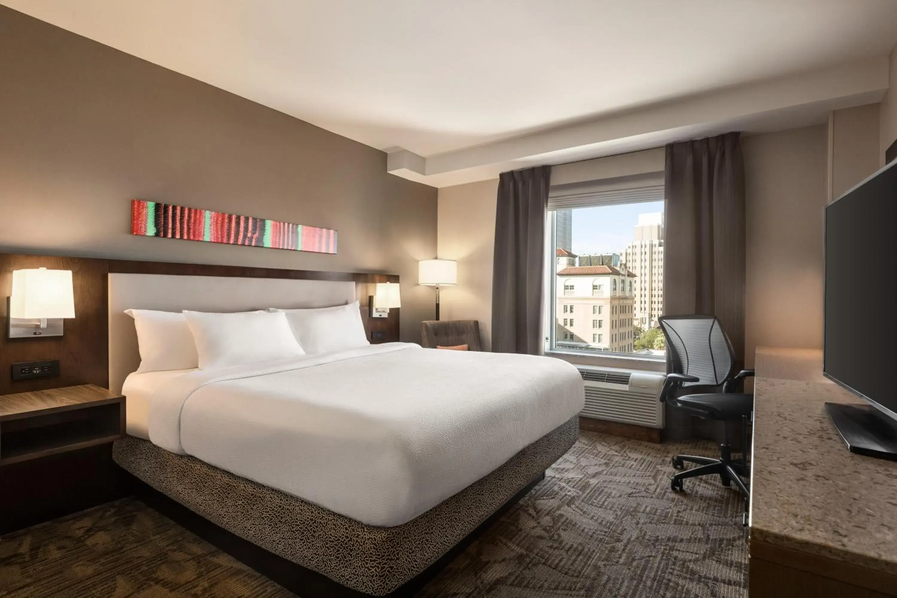 Guests, Bed in Hilton Garden Inn San Antonio Downtown Riverwalk Guests, Bed in Hilton Garden Inn San Antonio Downtown Riverwalk