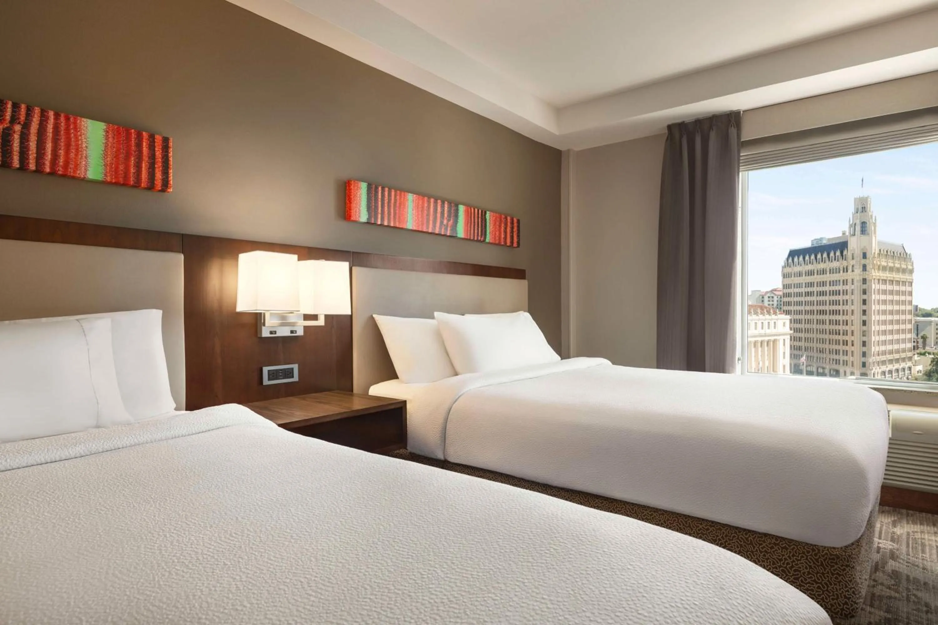 View (from property/room), Bed in Hilton Garden Inn San Antonio Downtown Riverwalk