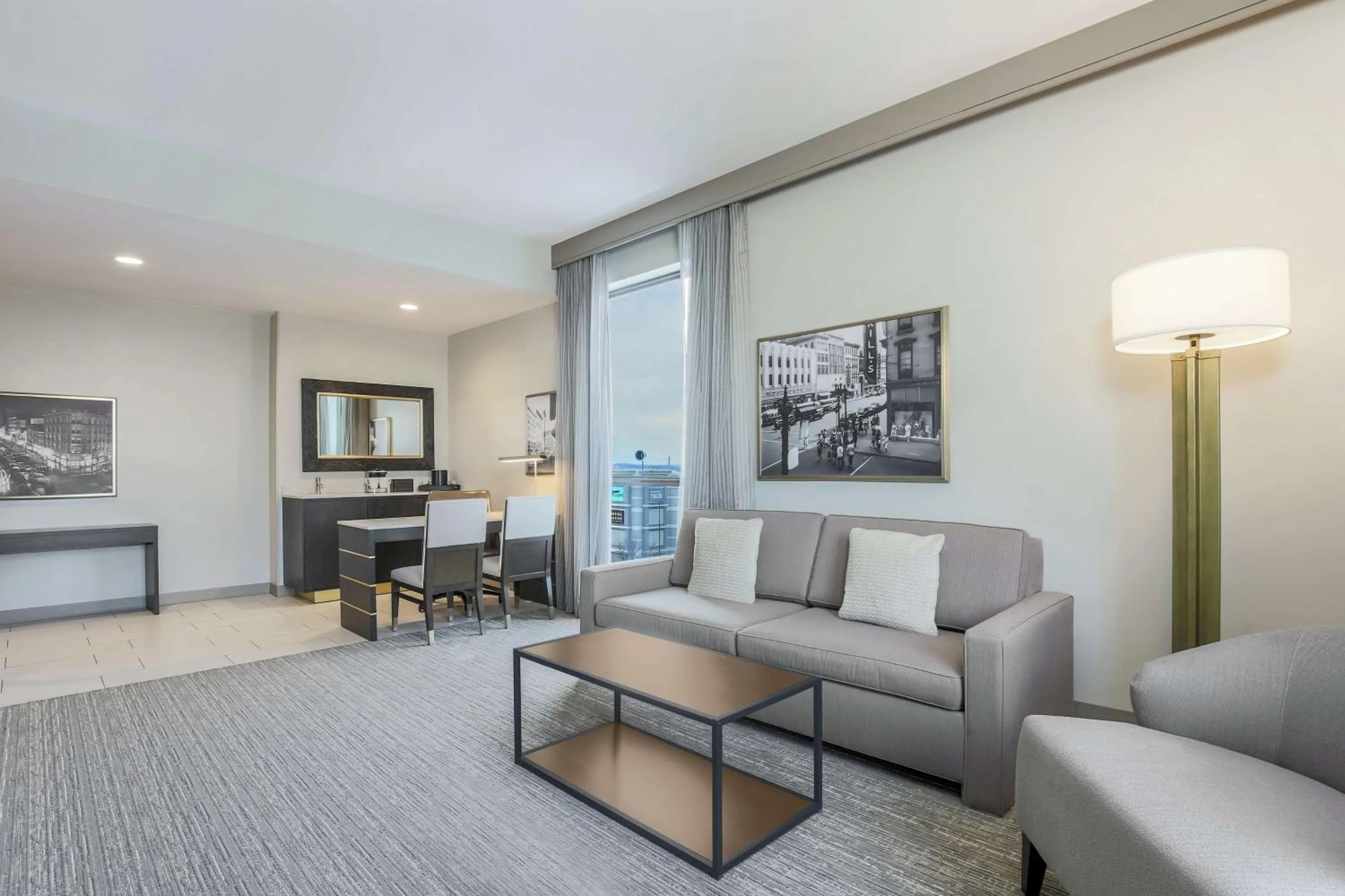 Bedroom in Embassy Suites By Hilton Syracuse Destiny USA