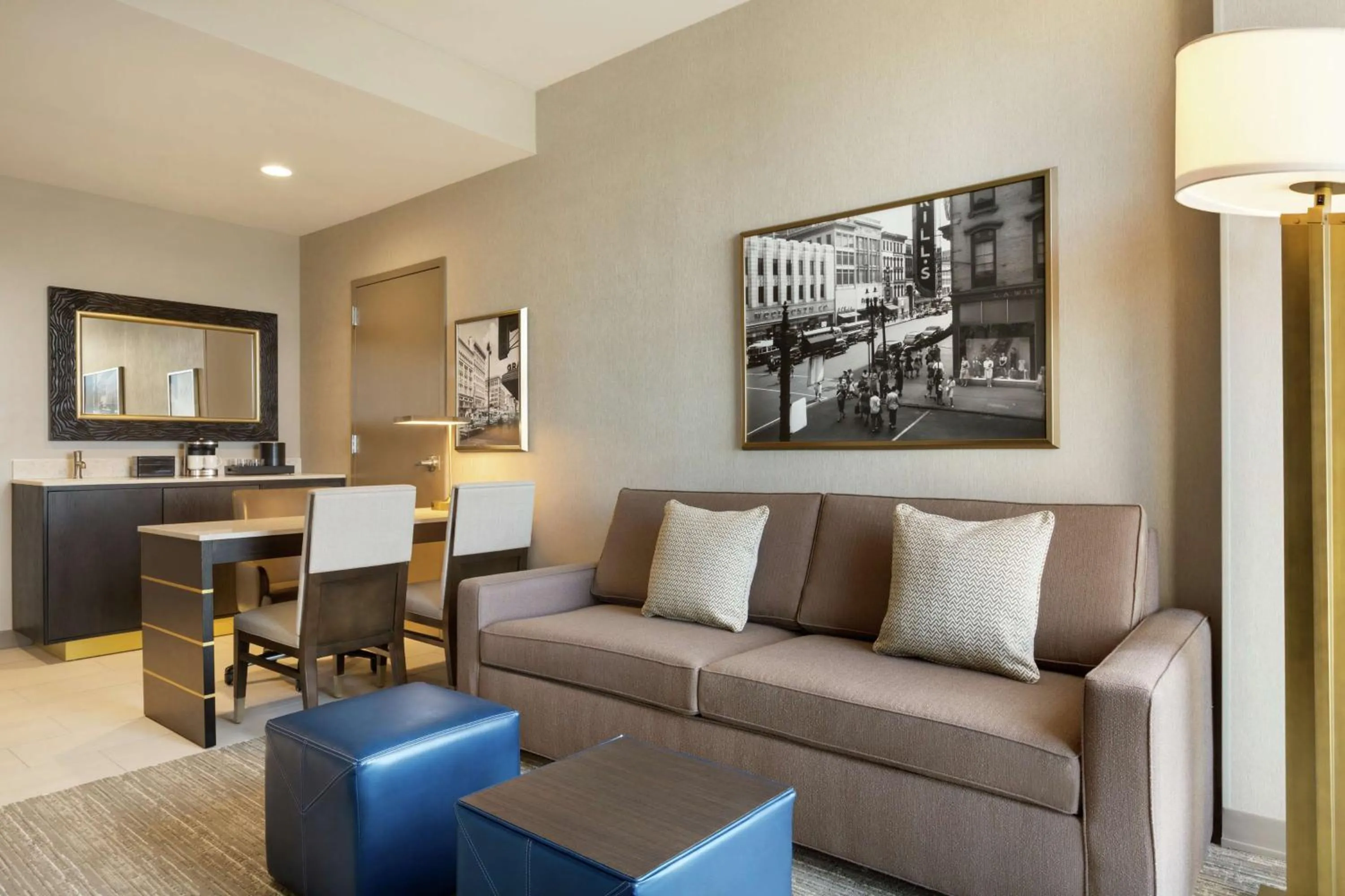 Bedroom in Embassy Suites By Hilton Syracuse Destiny USA