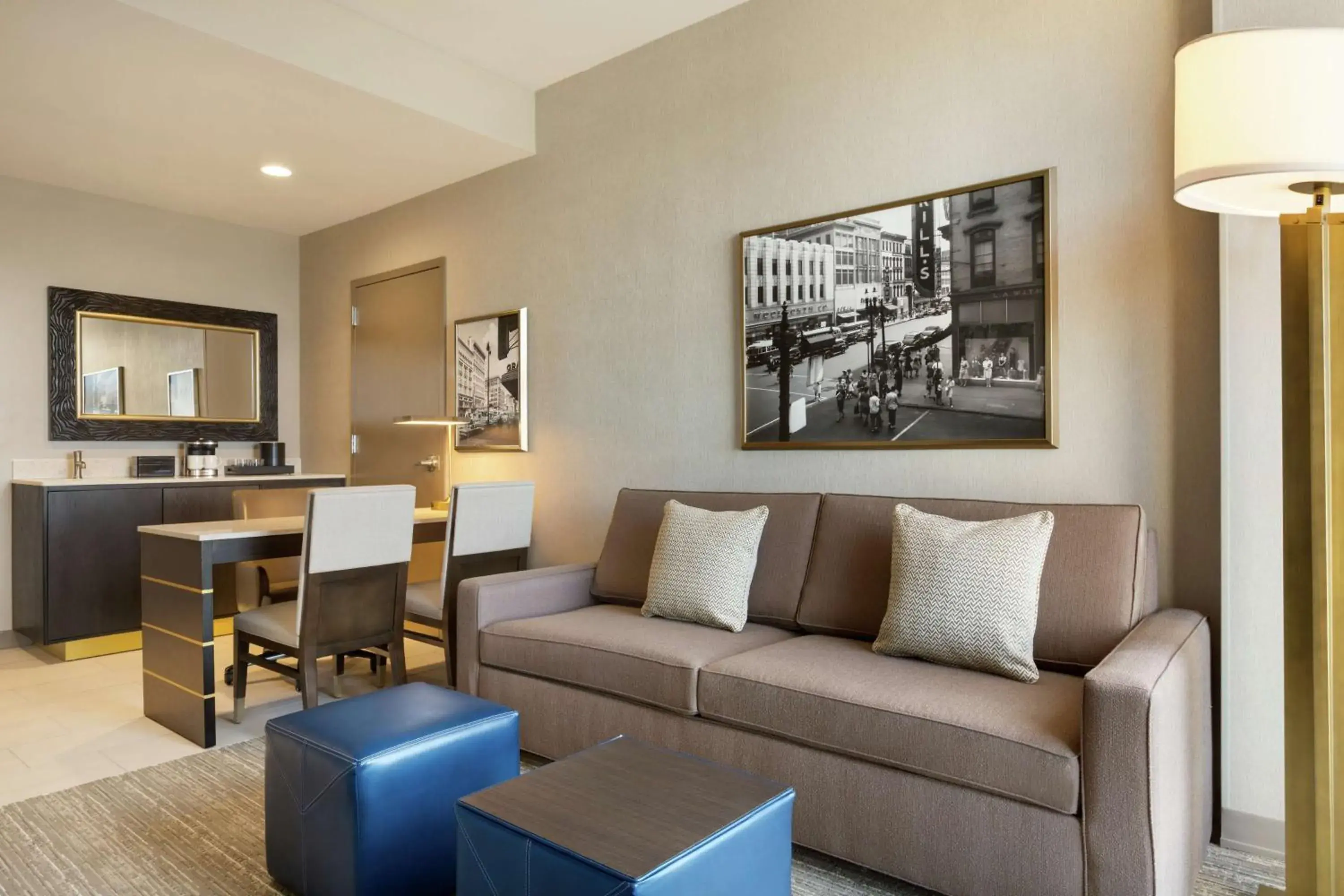 Bedroom in Embassy Suites By Hilton Syracuse Destiny USA Bedroom in Embassy Suites By Hilton Syracuse Destiny USA