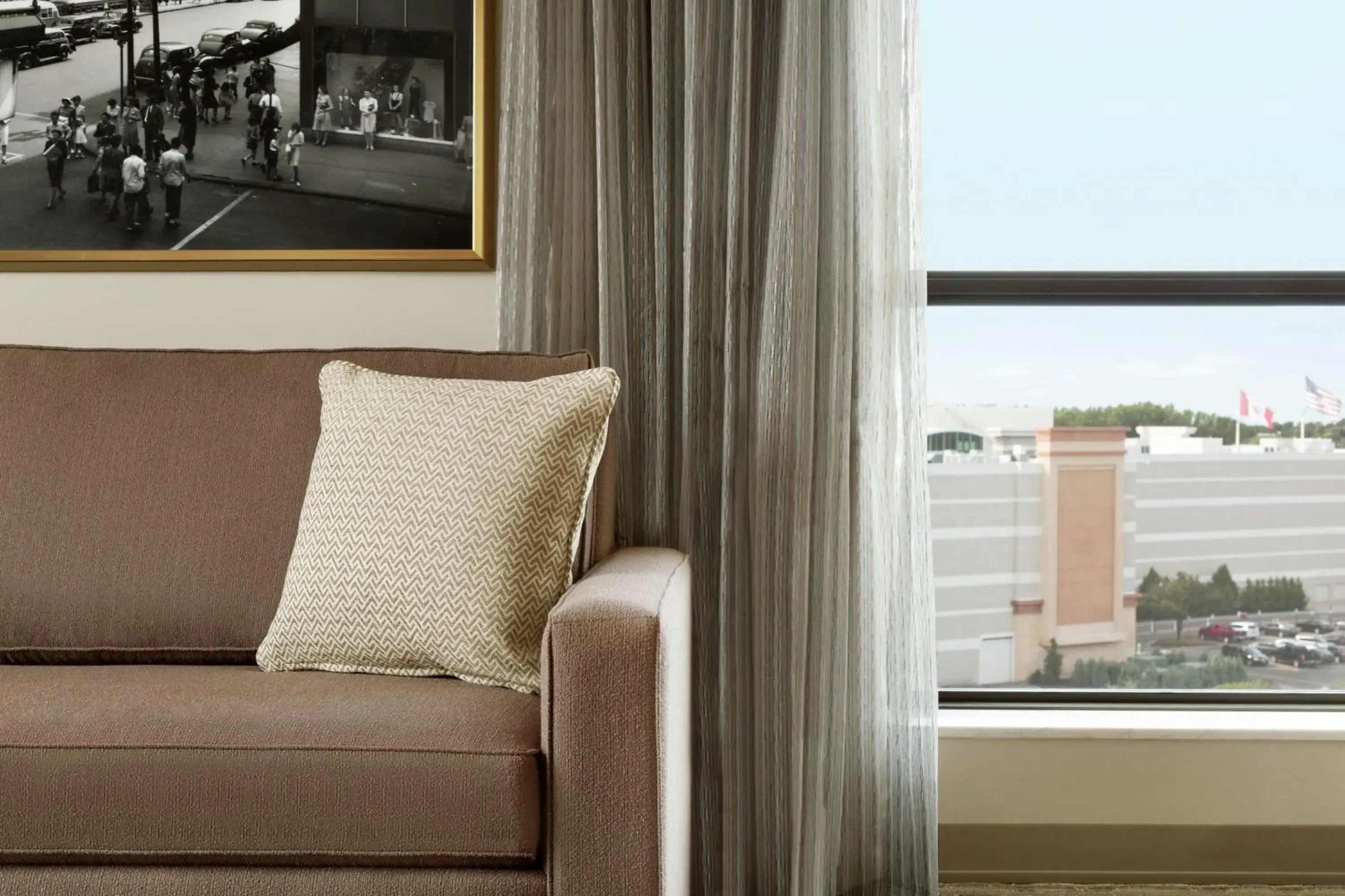 Living room in Embassy Suites By Hilton Syracuse Destiny USA Living room in Embassy Suites By Hilton Syracuse Destiny USA