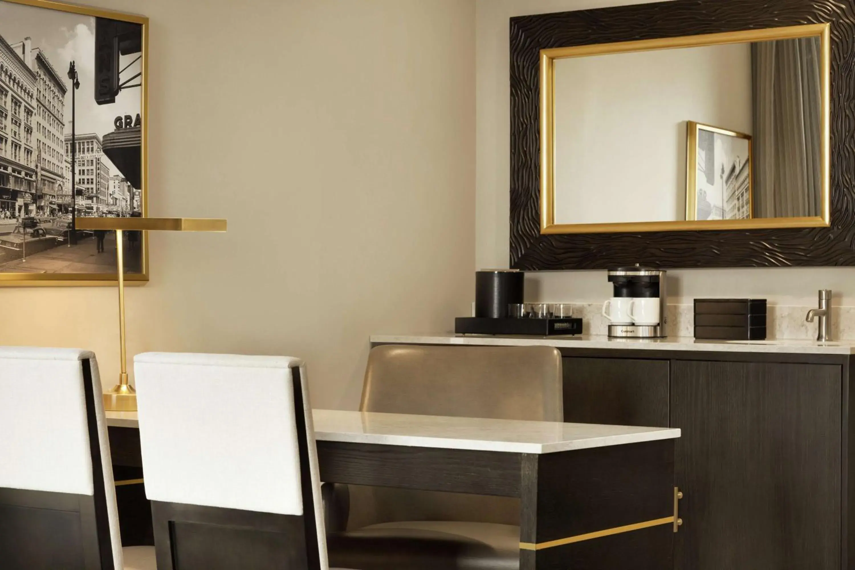 Bedroom in Embassy Suites By Hilton Syracuse Destiny USA Bedroom in Embassy Suites By Hilton Syracuse Destiny USA