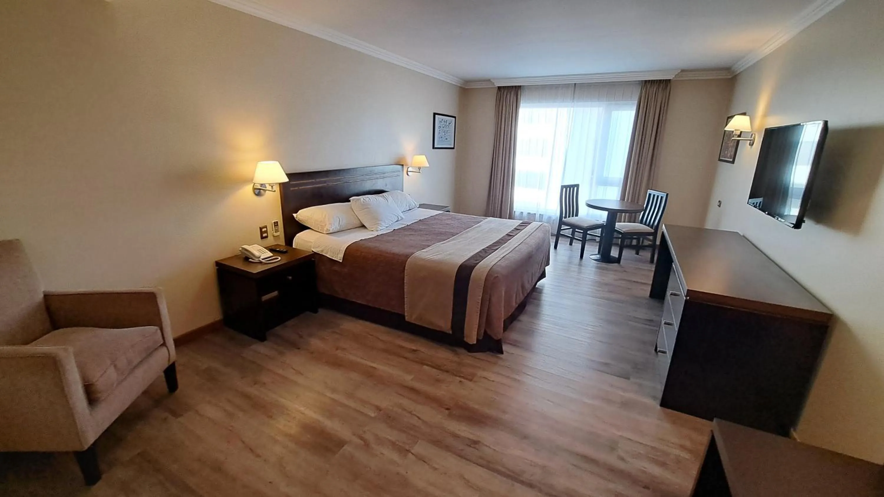 Bedroom, Bed in Hotel Diego de Almagro Valparaíso