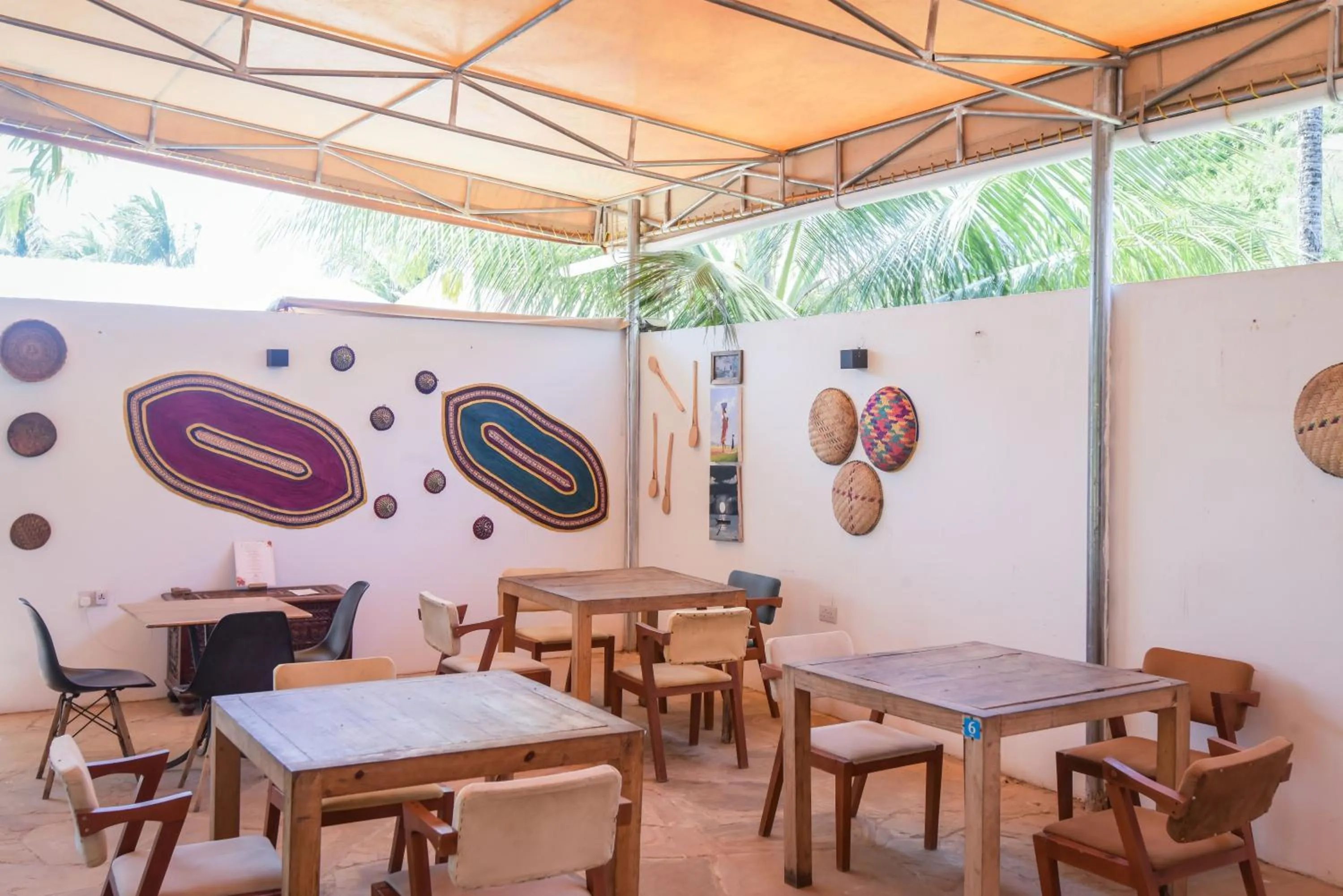 Restaurant/places to eat in Nungwi House