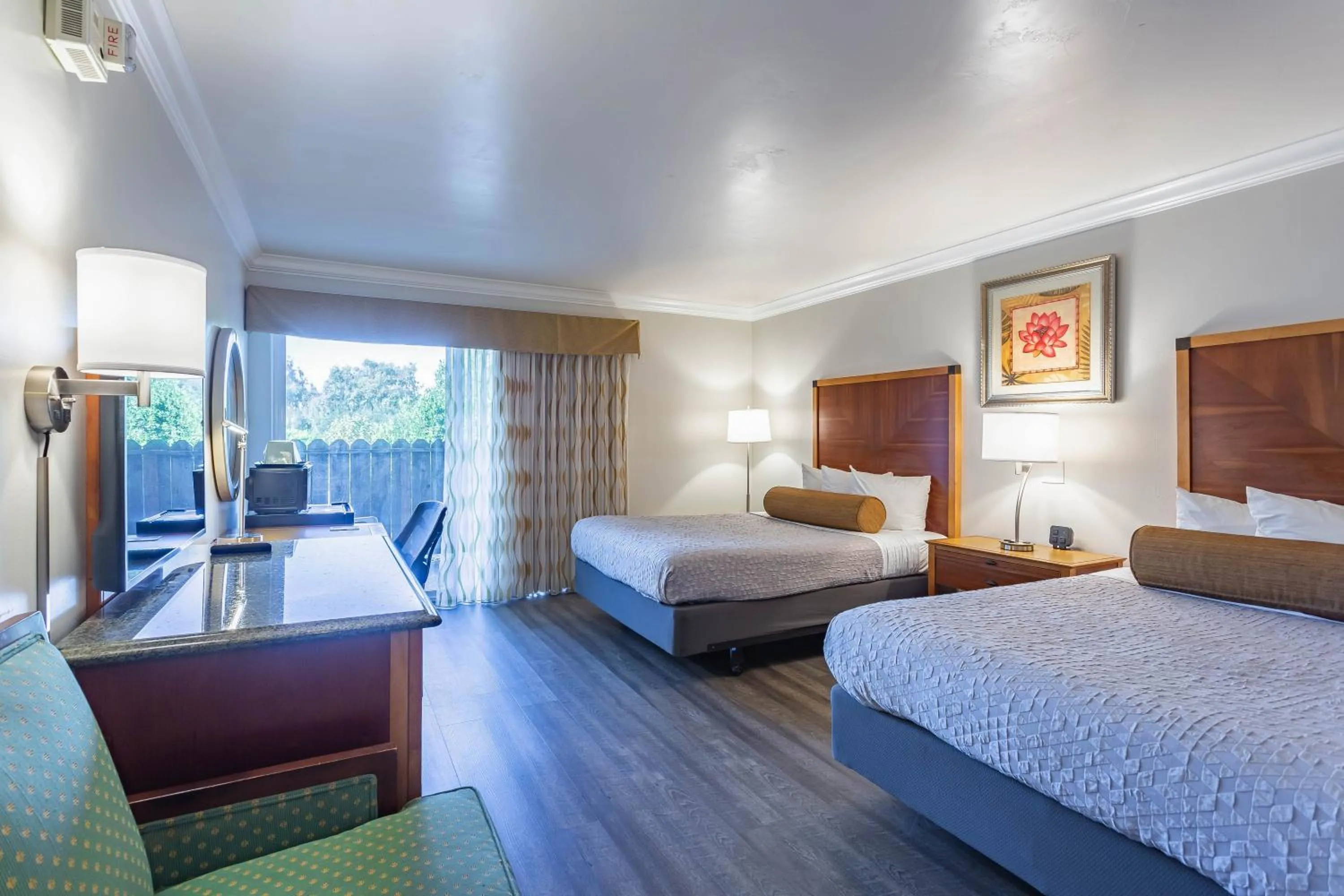 View (from property/room), Bed in Aloha Inn