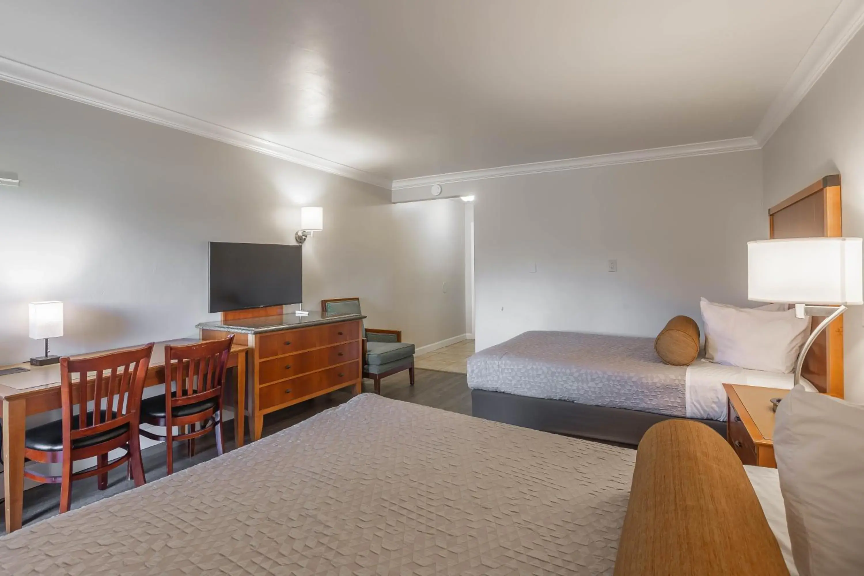 Bedroom, Bed in Aloha Inn Bedroom, Bed in Aloha Inn