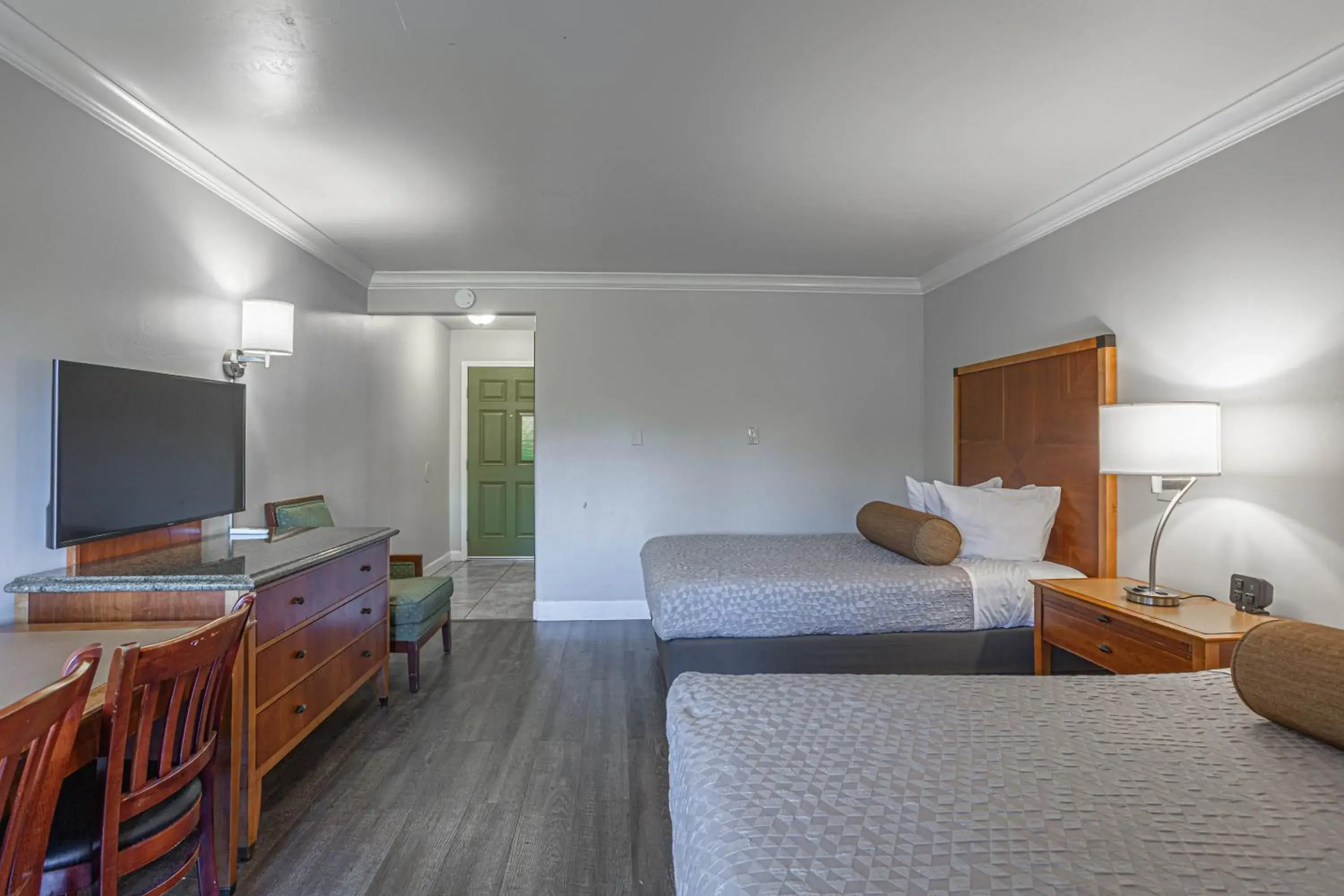 Bedroom, Bed in Aloha Inn Bedroom, Bed in Aloha Inn