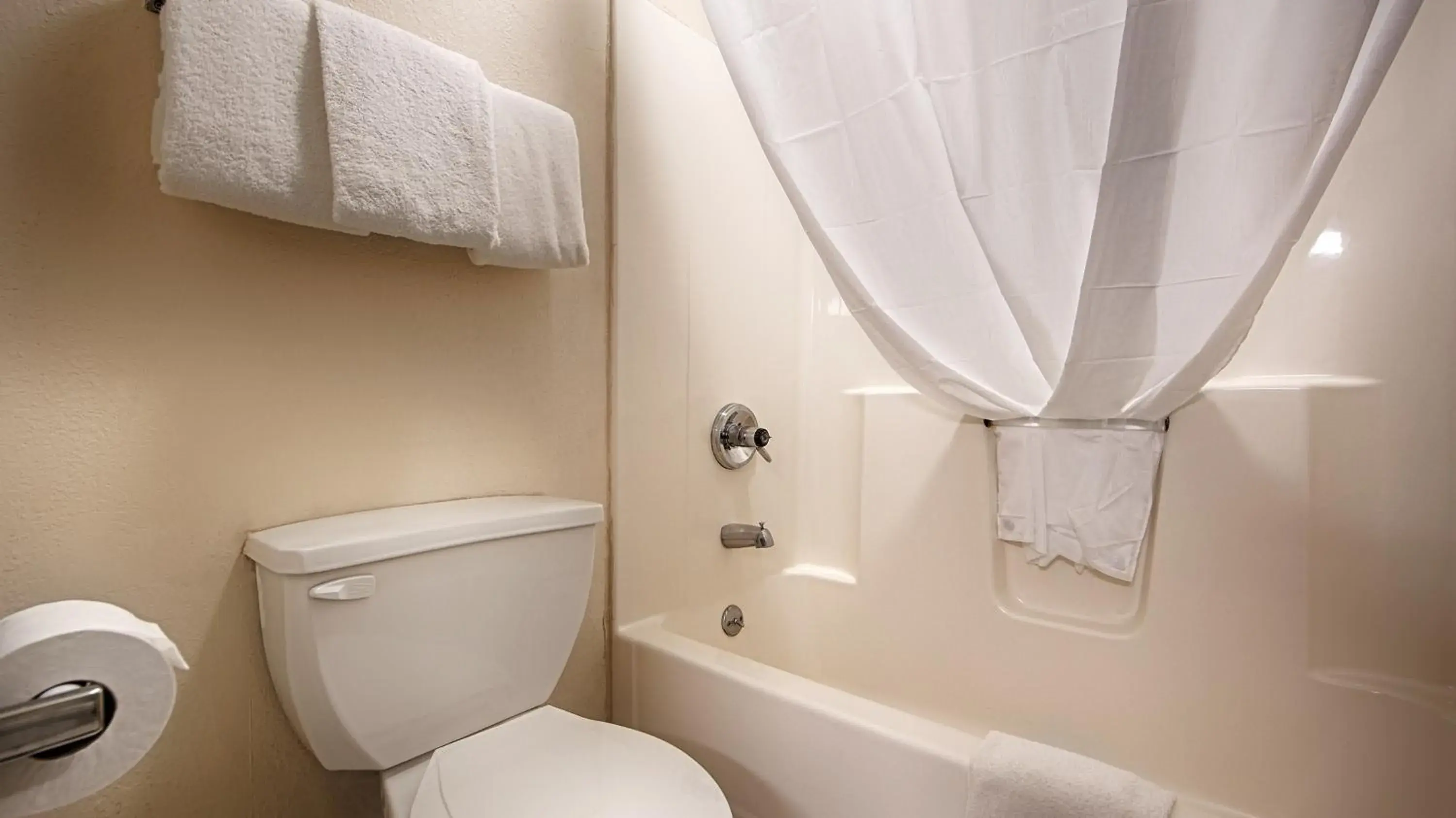 Deluxe Queen Room with Two Queen Beds - Non-Smoking in Baymont by Wyndham Delaware Deluxe Queen Room with Two Queen Beds - Non-Smoking in Baymont by Wyndham Delaware