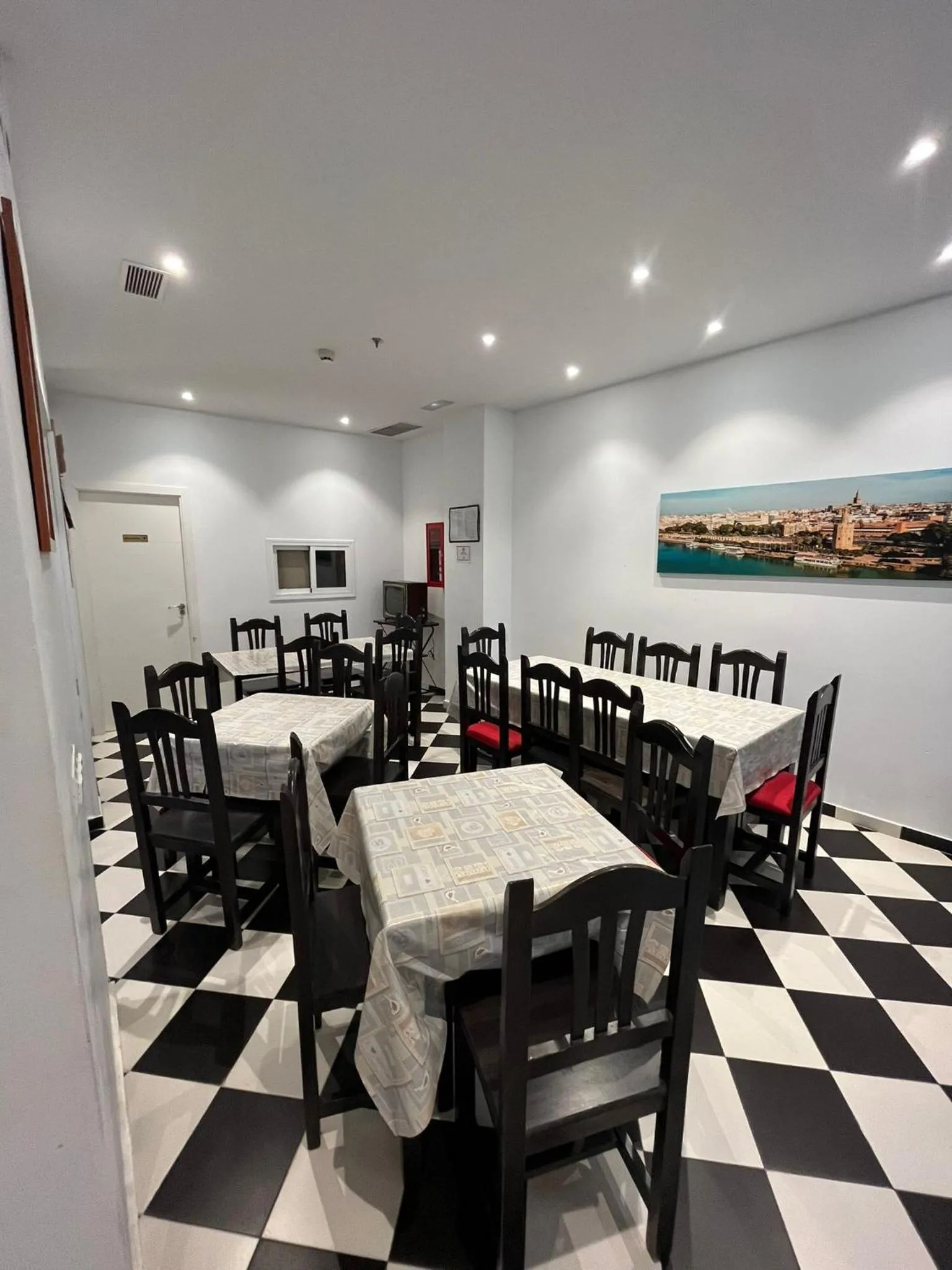 Restaurant/places to eat in Hostel A2C